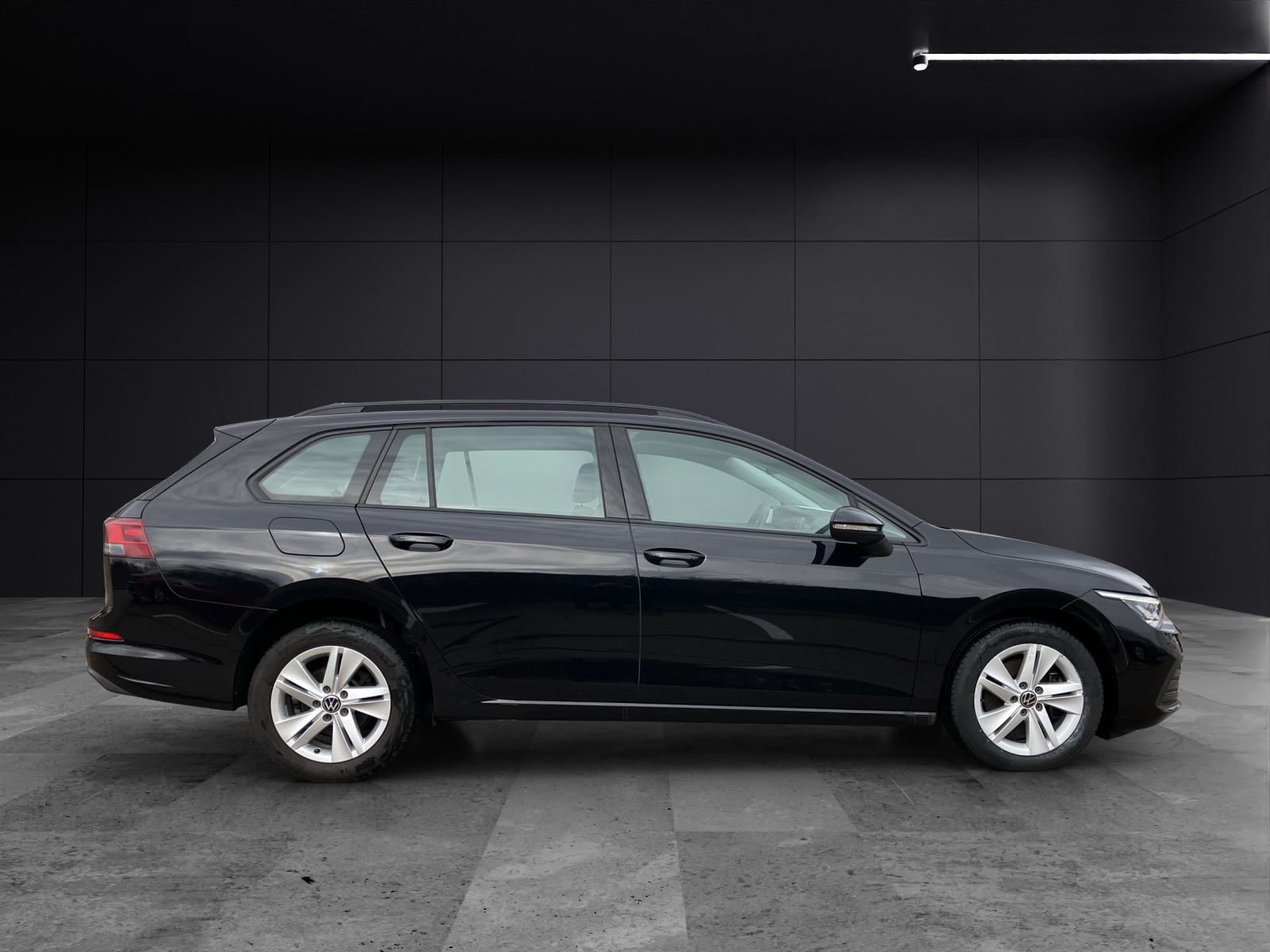 Fahrzeugabbildung Volkswagen Golf VIII Variant Life TDI LED Navi ACC AHK SHZ LHZ RFK AppConnect Ambiente Navi