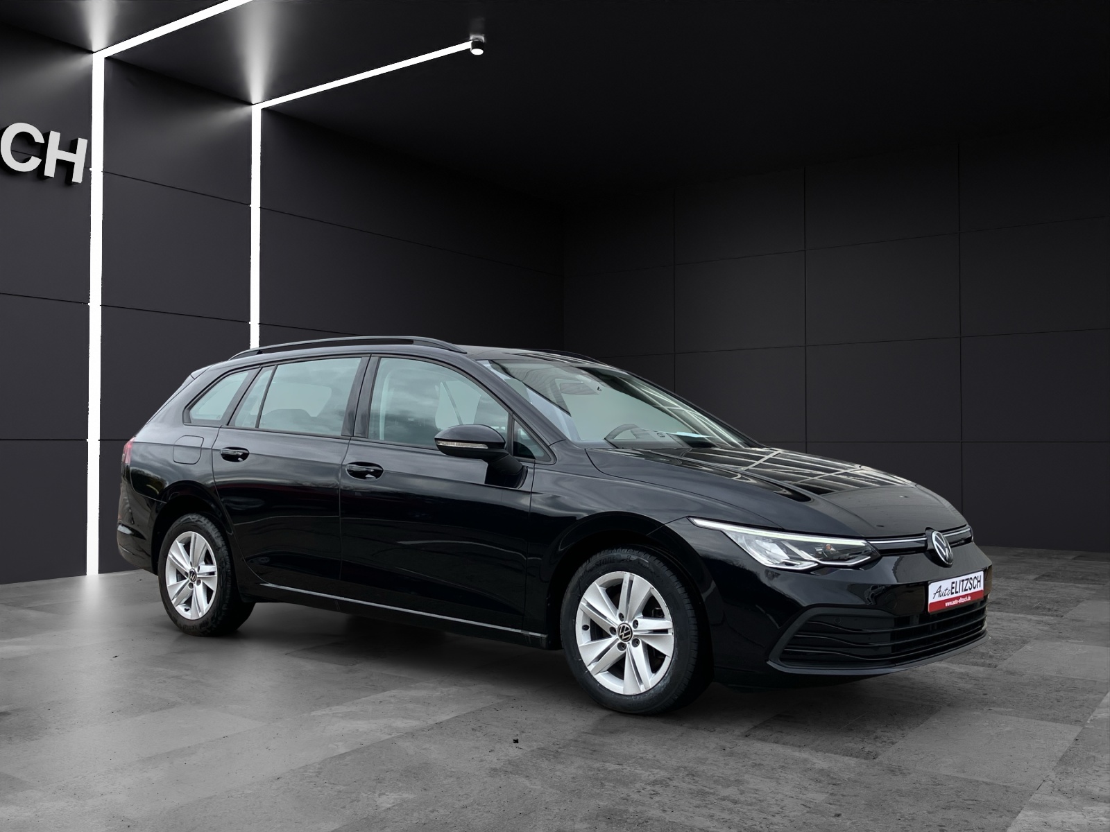 Fahrzeugabbildung Volkswagen Golf VIII Variant Life TDI LED Navi ACC AHK SHZ LHZ RFK AppConnect Ambiente Navi