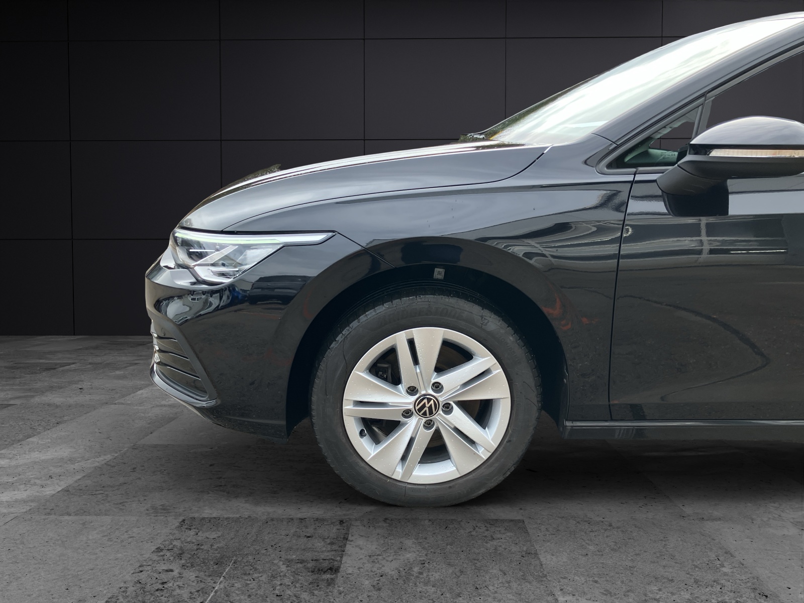 Fahrzeugabbildung Volkswagen Golf VIII Variant Life TDI LED Navi ACC AHK SHZ LHZ RFK AppConnect Ambiente Navi