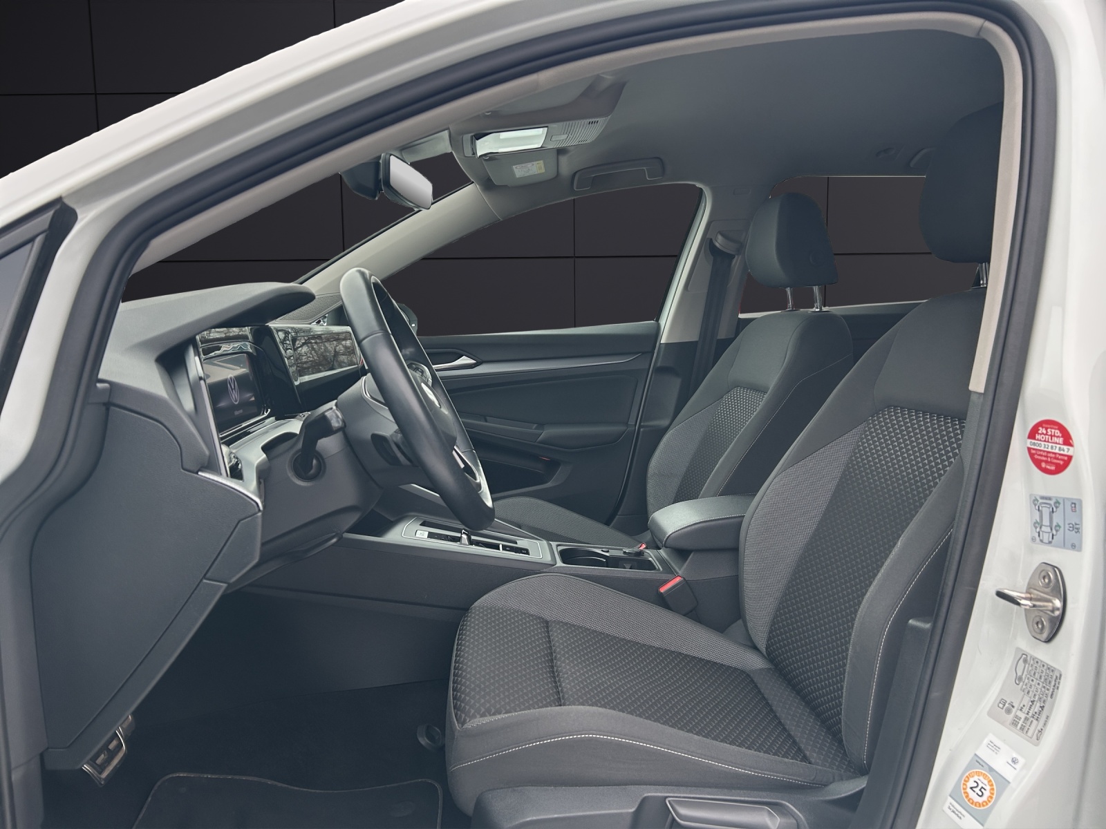 Fahrzeugabbildung Volkswagen Golf VIII Variant Active TDI DSG LED ACC SH RearView Ambiente Navi Klima