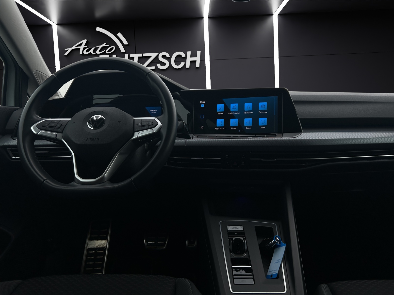 Fahrzeugabbildung Volkswagen Golf VIII Variant Active TDI DSG LED ACC SH RearView Ambiente Navi Klima