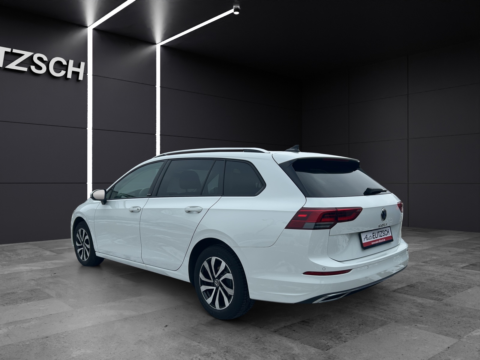 Fahrzeugabbildung Volkswagen Golf VIII Variant Active TDI DSG LED ACC SH RearView Ambiente Navi Klima