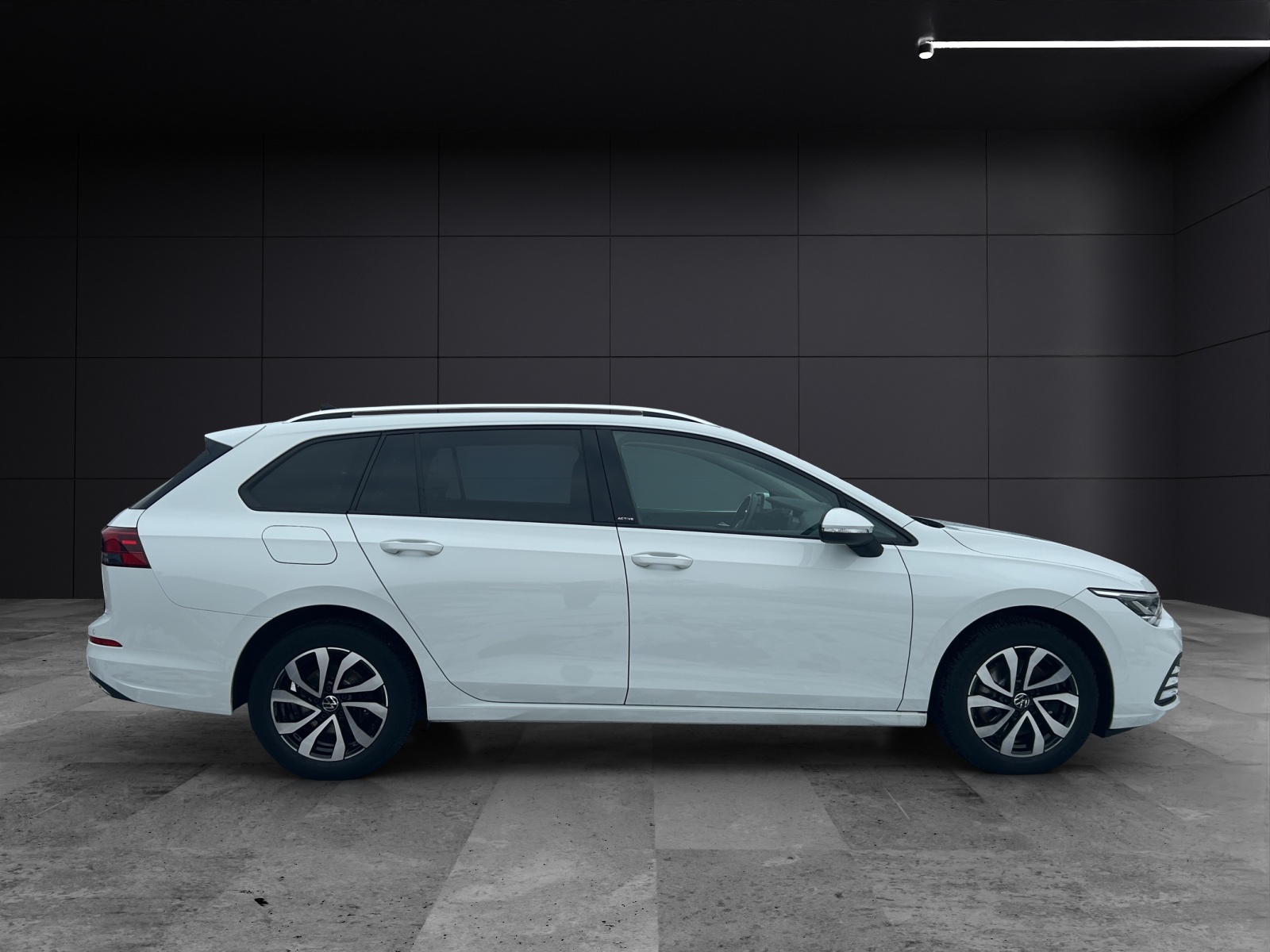 Fahrzeugabbildung Volkswagen Golf VIII Variant Active TDI DSG LED ACC SH RearView Ambiente Navi Klima