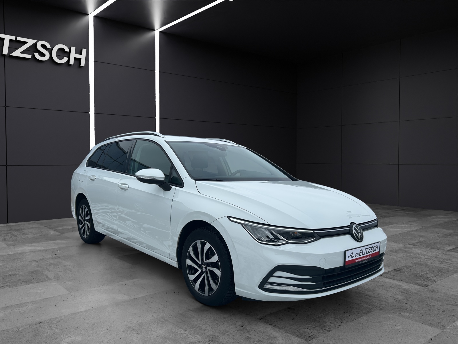 Fahrzeugabbildung Volkswagen Golf VIII Variant Active TDI DSG LED ACC SH RearView Ambiente Navi Klima