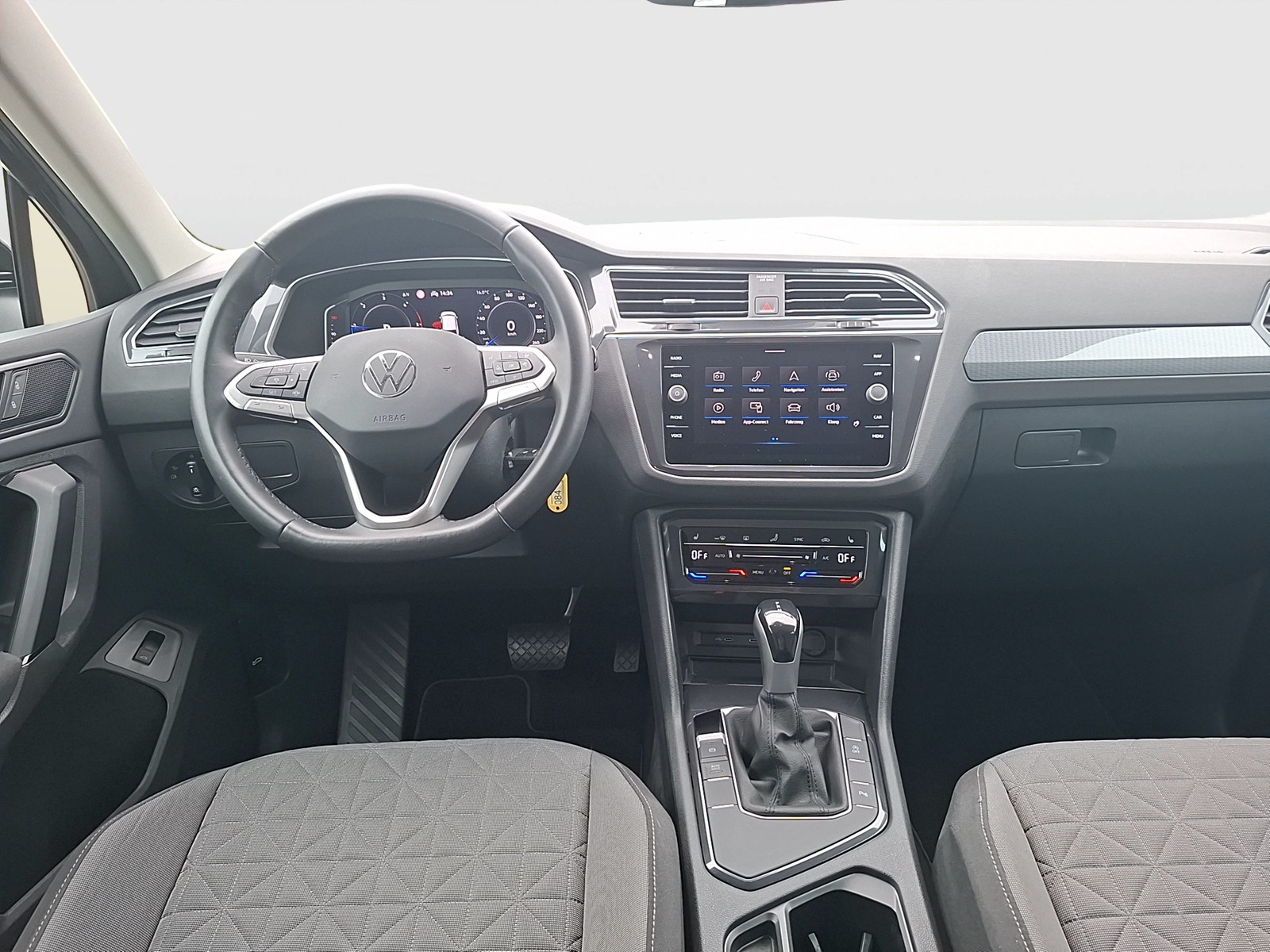 Fahrzeugabbildung Volkswagen Tiguan TDI Life DSG Matrix AHK Navi AID ACC SHZ PDC