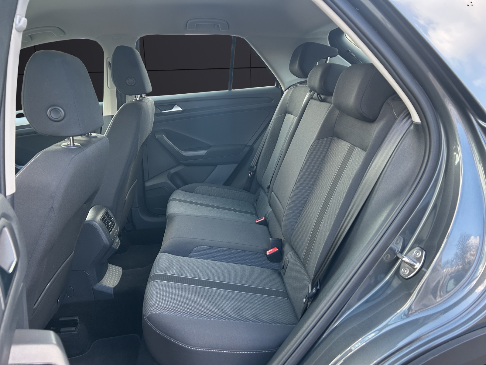 Fahrzeugabbildung Volkswagen T-Roc 1.0 TSI Life LED DAB+ APP CONNECT