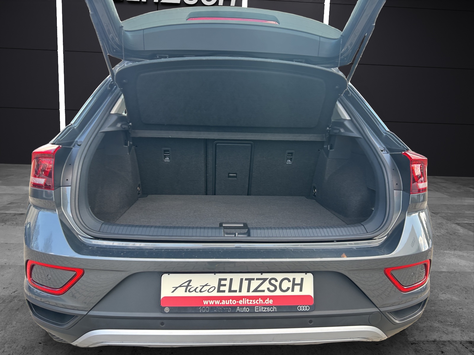 Fahrzeugabbildung Volkswagen T-Roc 1.0 TSI Life LED DAB+ APP CONNECT