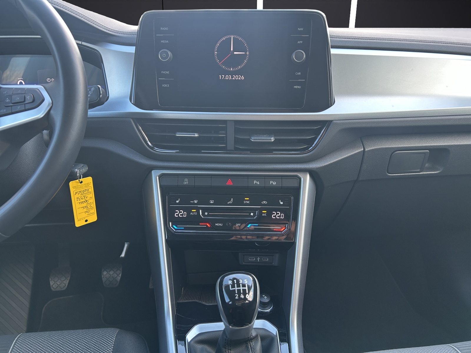 Fahrzeugabbildung Volkswagen T-Roc 1.0 TSI Life LED DAB+ APP CONNECT