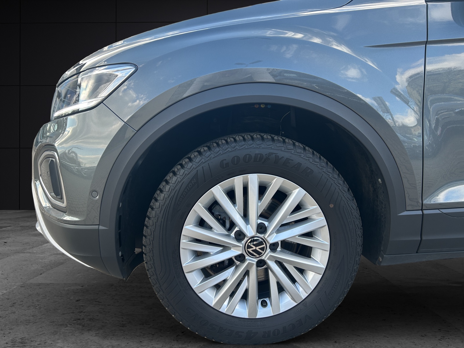 Fahrzeugabbildung Volkswagen T-Roc 1.0 TSI Life LED DAB+ APP CONNECT