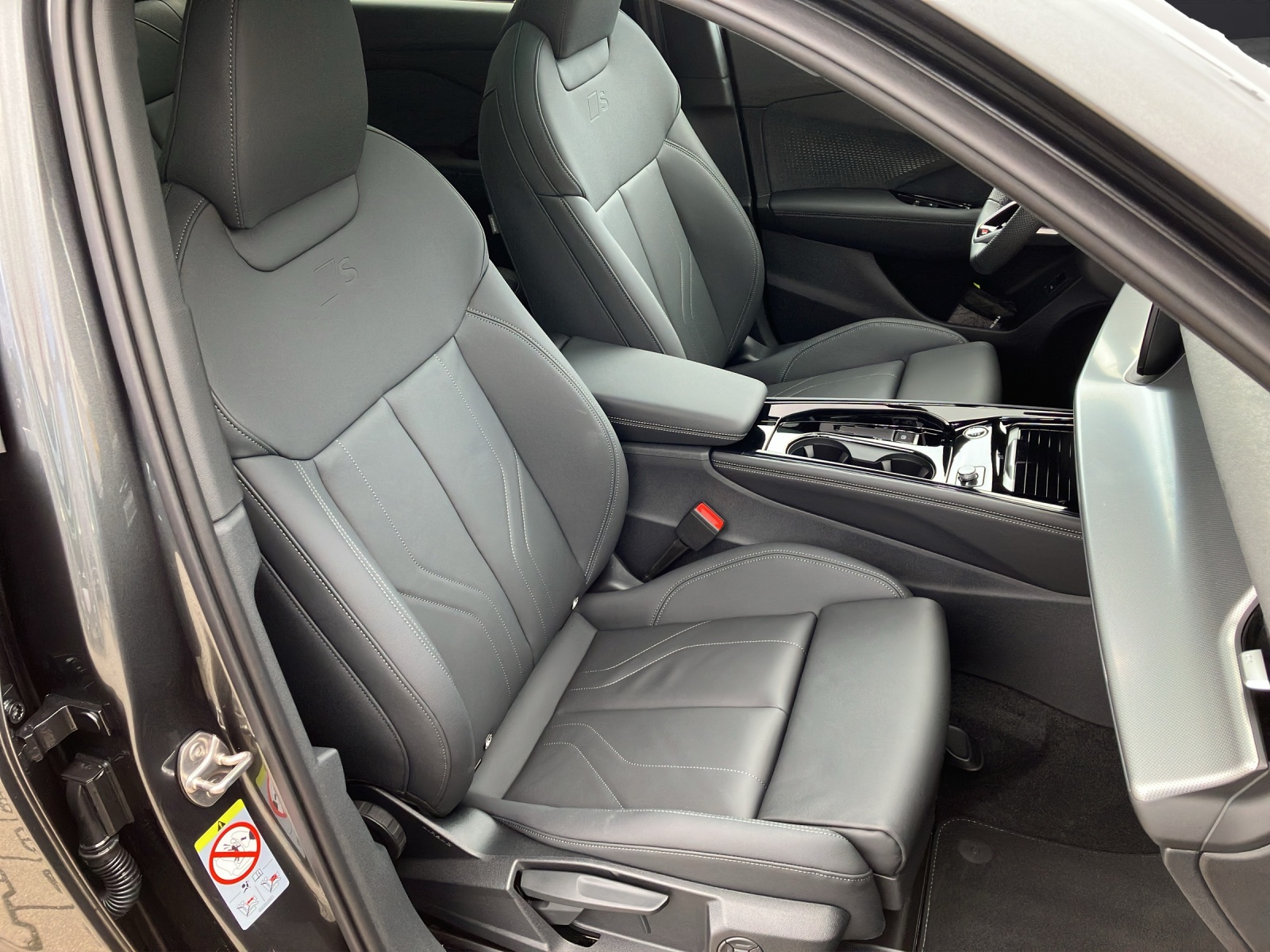 Fahrzeugabbildung Audi Q3 TFSI S tronic MATRIX PANO ACC