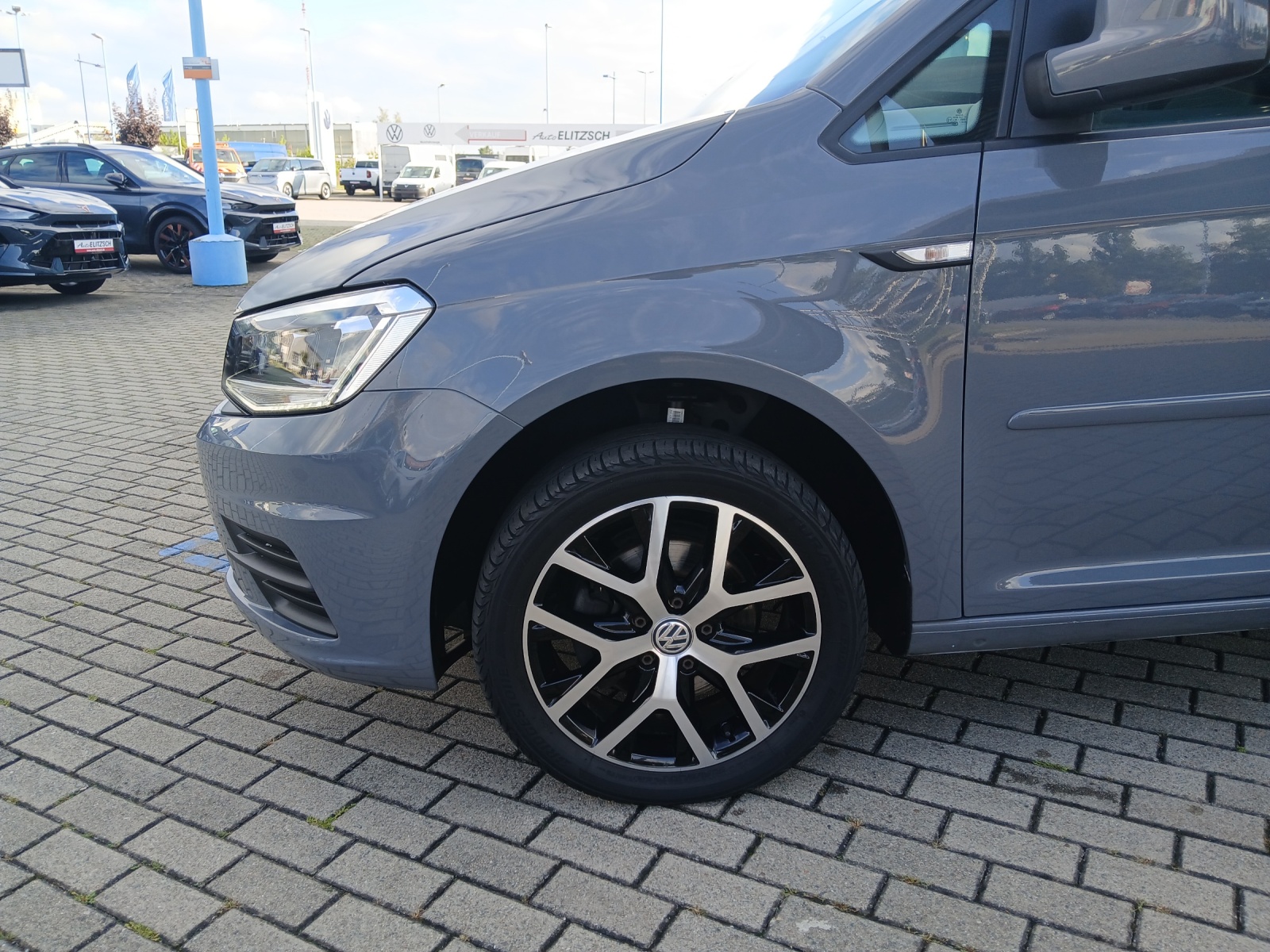 Fahrzeugabbildung Volkswagen Caddy Kasten TDI DSG EcoProfi STH Xenon AHK Klima GRA SH LM