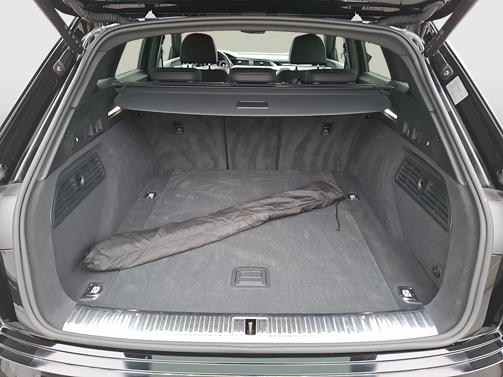 Fahrzeugabbildung Audi e-tron 50 S line quattro LED Navi AVC SHZ GRA PDC