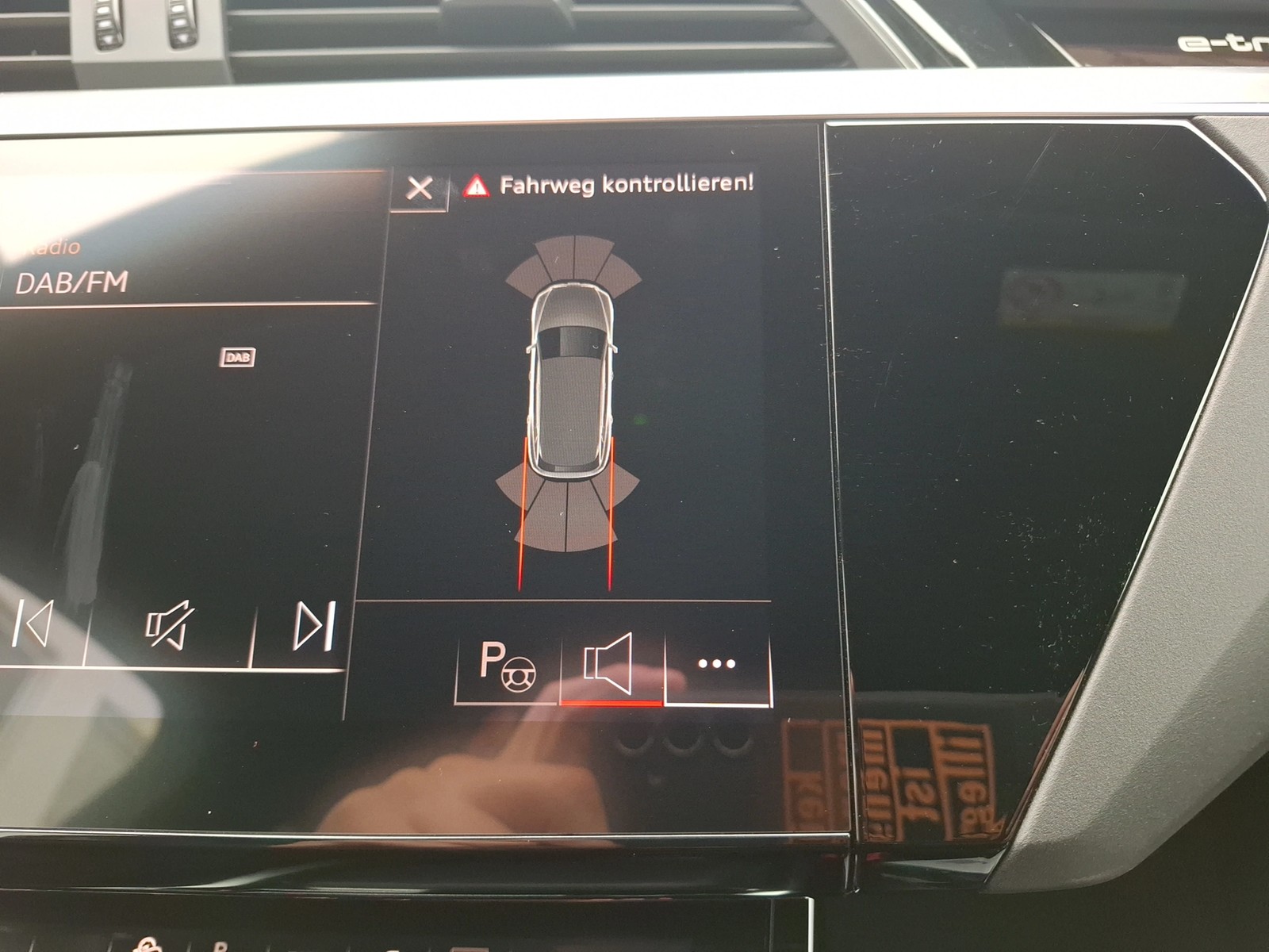 Fahrzeugabbildung Audi e-tron 50 S line quattro LED Navi AVC SHZ GRA PDC