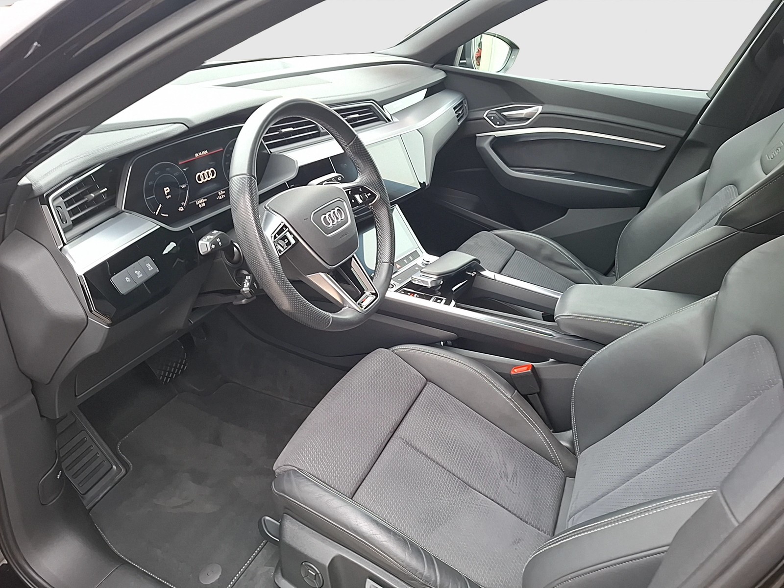 Fahrzeugabbildung Audi e-tron 50 S line quattro LED Navi AVC SHZ GRA PDC