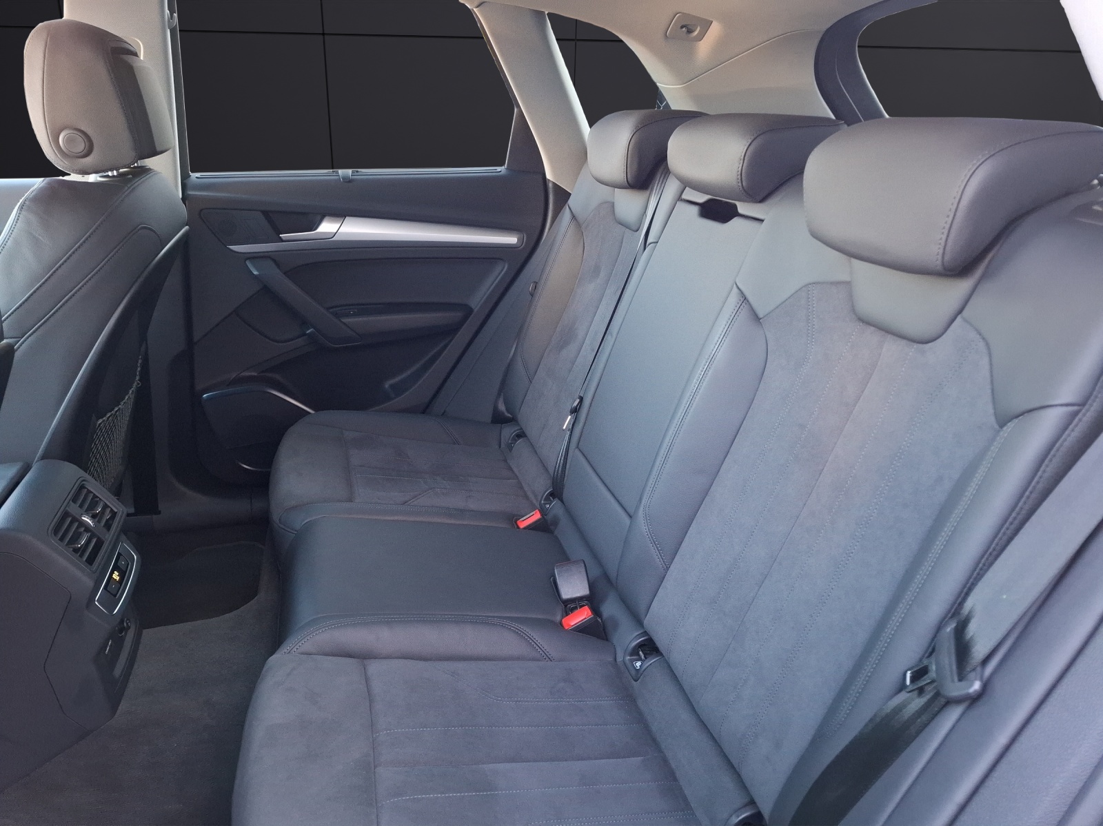 Fahrzeugabbildung Audi Q5 40 TFSI quattro S-line S-tronic Matrix Luft Navi AVC ACC SH 20