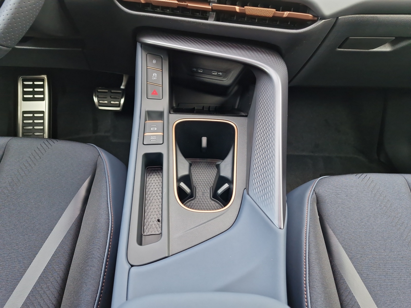 Fahrzeugabbildung CUPRA Terramar 1.5 eTSI 110 kW DSG KAMERA LED NAVI