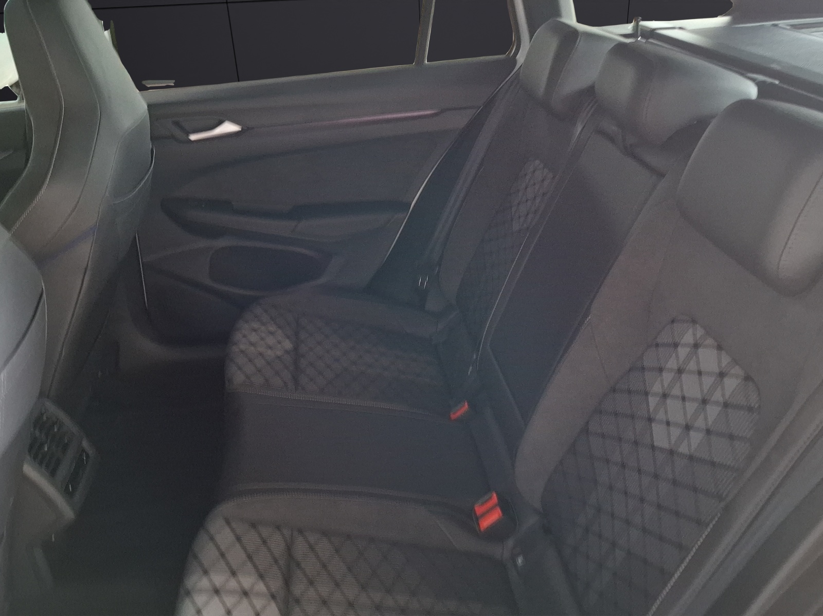 Fahrzeugabbildung Volkswagen Golf VIII Variant eTSI R-Line DSG Standhzg LEDplus Navi AID ACC RFK SHZ
