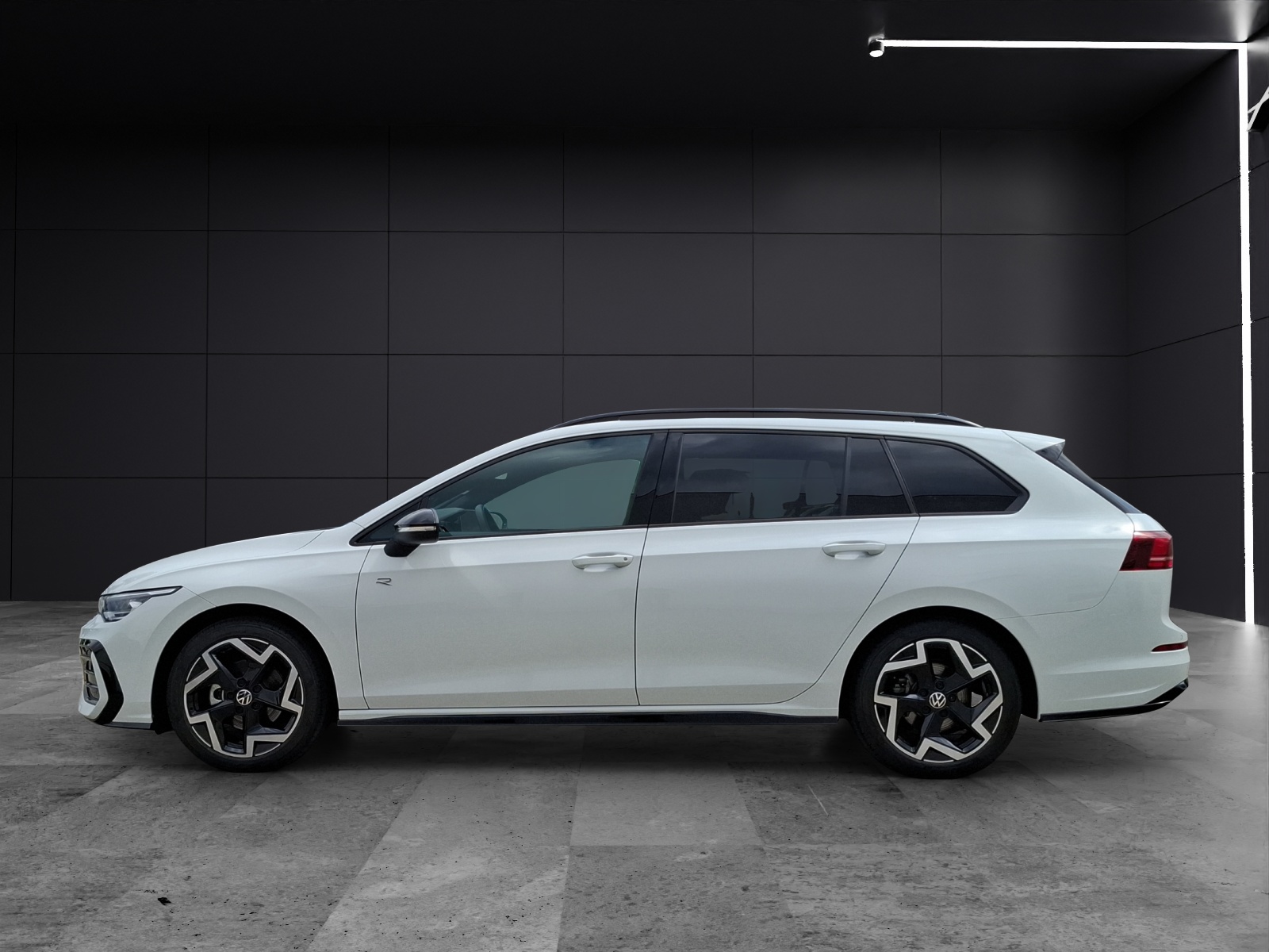 Fahrzeugabbildung Volkswagen Golf VIII Variant eTSI R-Line DSG Standhzg LEDplus Navi AID ACC RFK SHZ