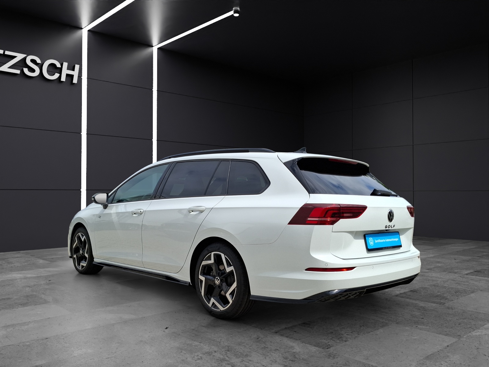 Fahrzeugabbildung Volkswagen Golf VIII Variant eTSI R-Line DSG Standhzg LEDplus Navi AID ACC RFK SHZ