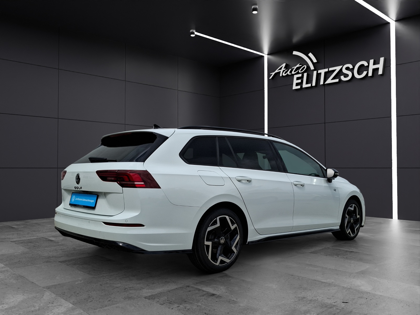 Fahrzeugabbildung Volkswagen Golf VIII Variant eTSI R-Line DSG Standhzg LEDplus Navi AID ACC RFK SHZ