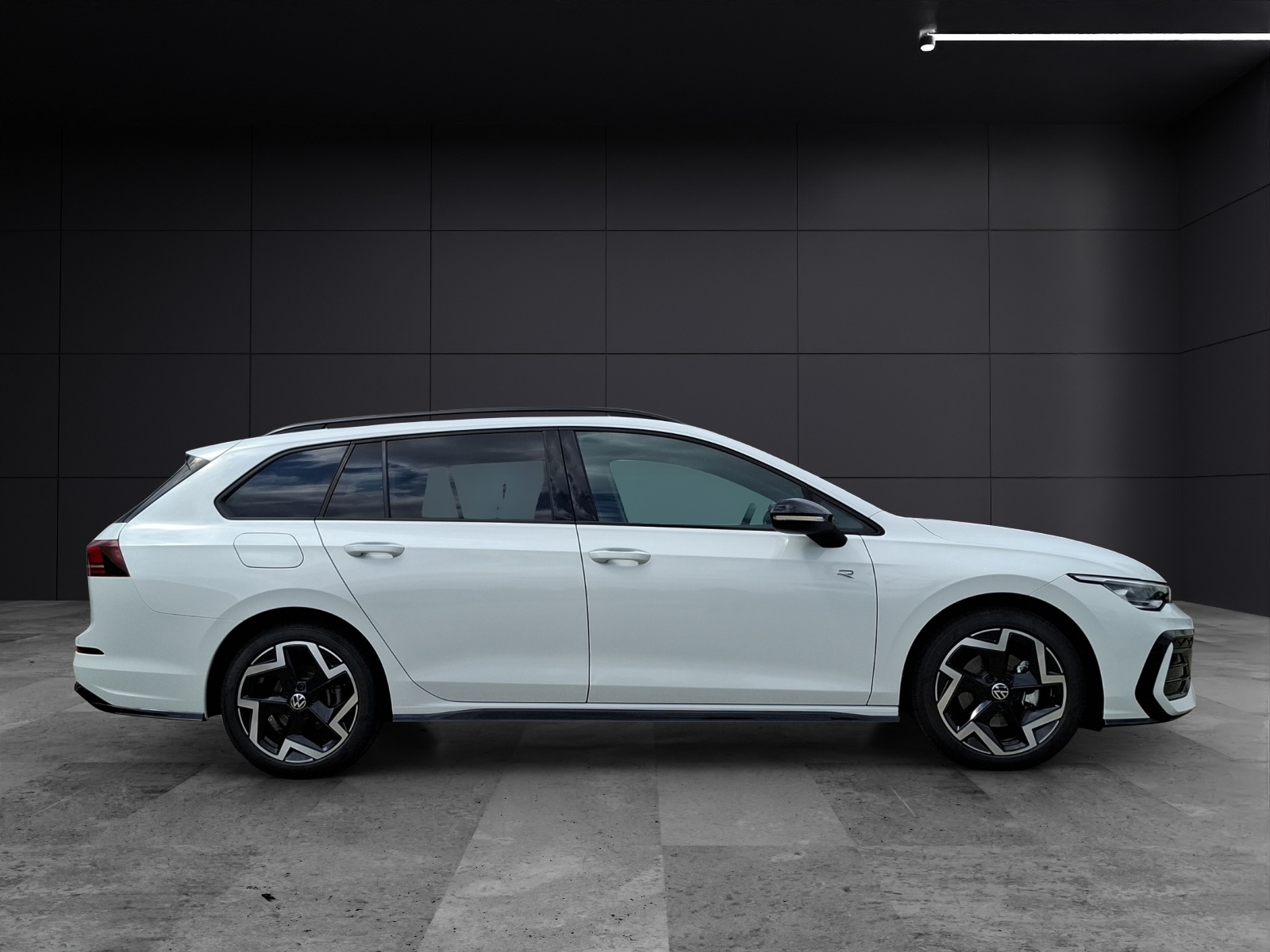 Fahrzeugabbildung Volkswagen Golf VIII Variant eTSI R-Line DSG Standhzg LEDplus Navi AID ACC RFK SHZ