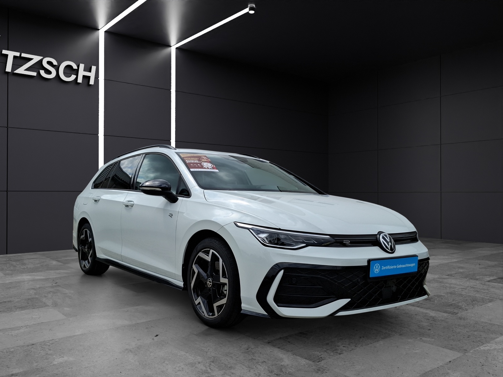 Fahrzeugabbildung Volkswagen Golf VIII Variant eTSI R-Line DSG Standhzg LEDplus Navi AID ACC RFK SHZ