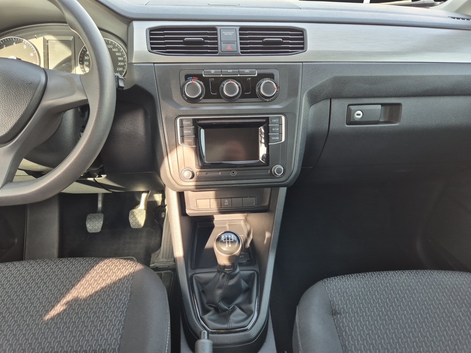 Fahrzeugabbildung Volkswagen Caddy Kombi TSI 7-Si Klima GRA PDC Caddy Kombi TSI 7-Si Klima GRA PDC