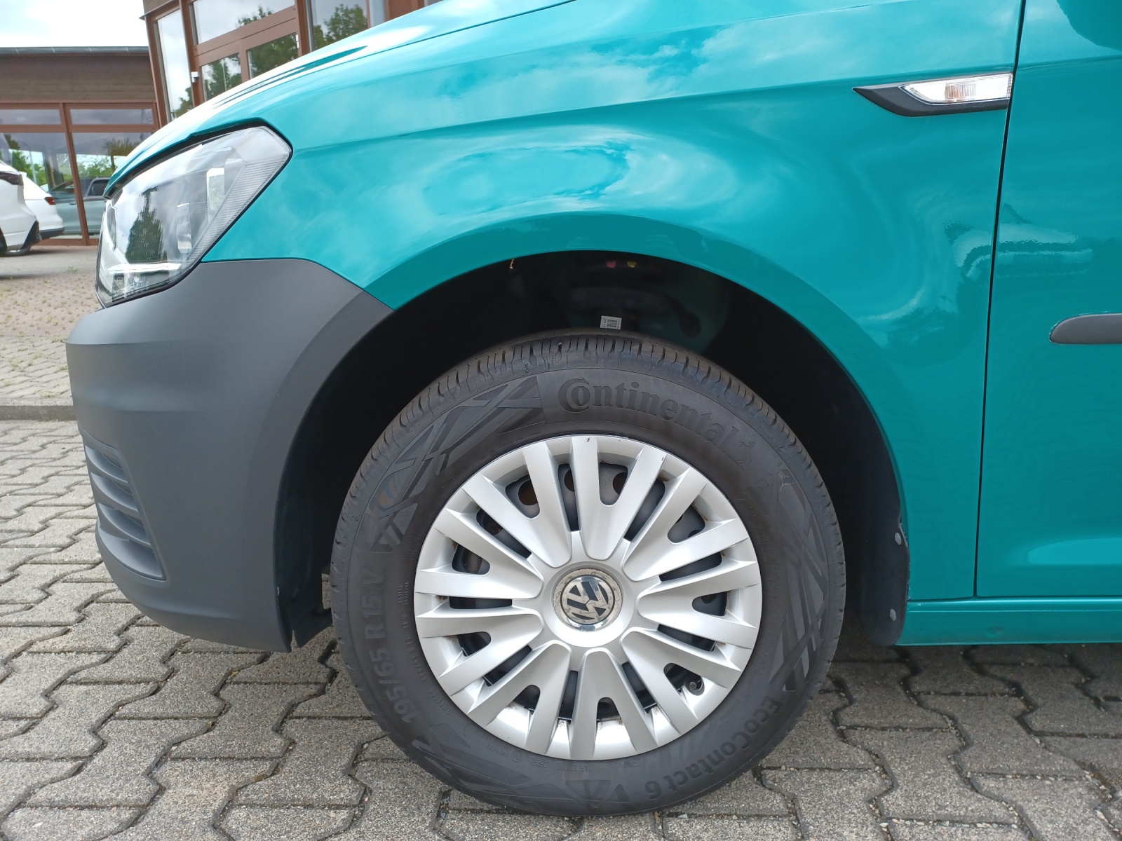 Fahrzeugabbildung Volkswagen Caddy Kombi TSI 7-Si Klima GRA PDC Caddy Kombi TSI 7-Si Klima GRA PDC