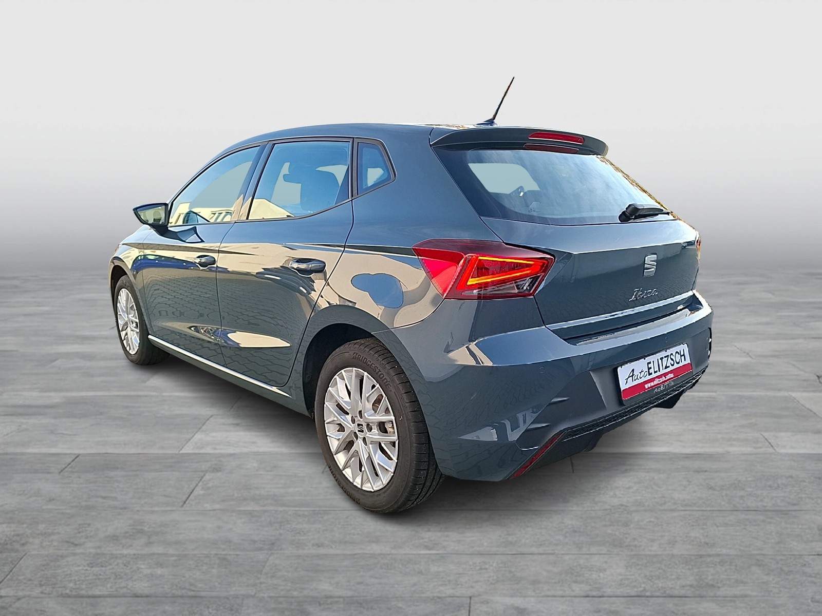 Fahrzeugabbildung SEAT Ibiza TSI Style LED CarPlay GRA PDC SHZ LM