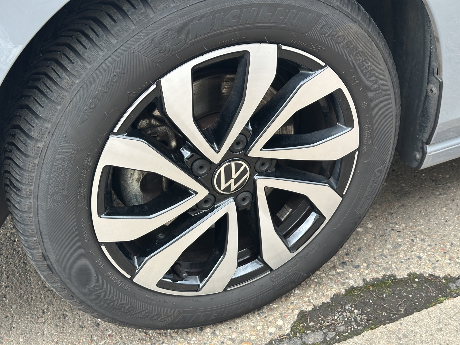 Fahrzeugabbildung Volkswagen Golf VIII Variant eTSI Active DSG NAVI AppConnect