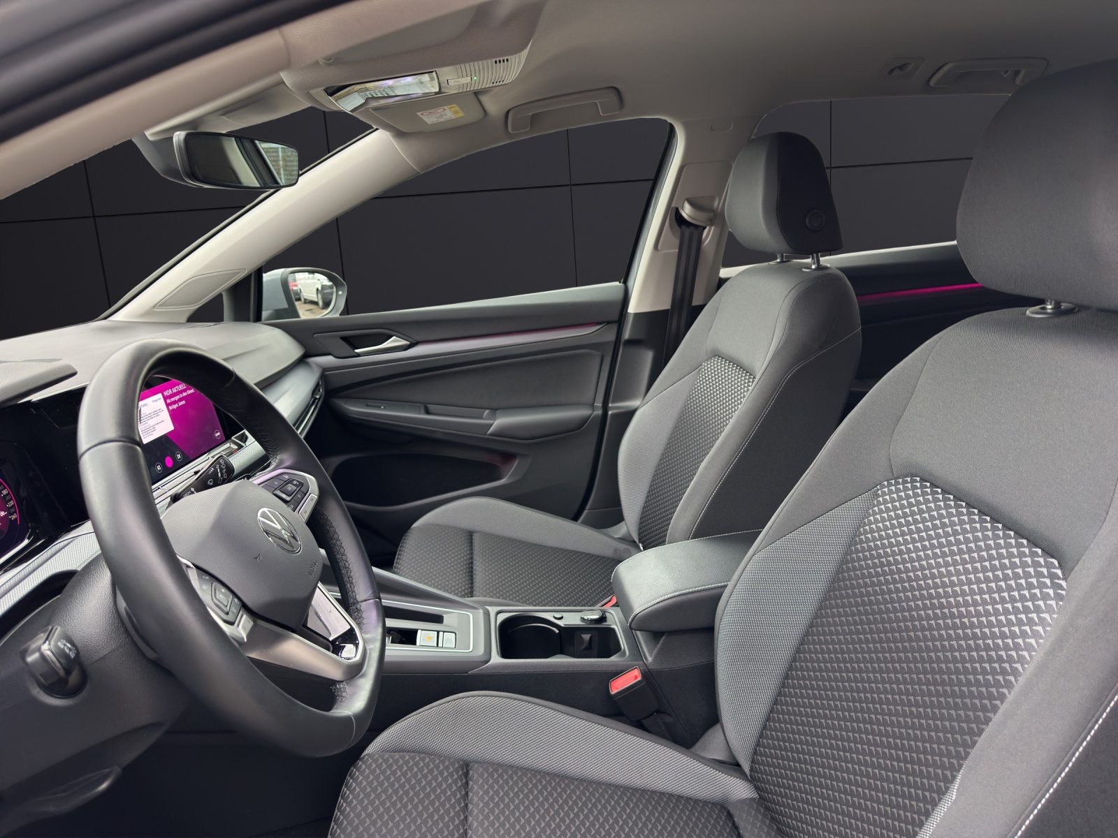 Fahrzeugabbildung Volkswagen Golf VIII Variant eTSI Active DSG NAVI AppConnect