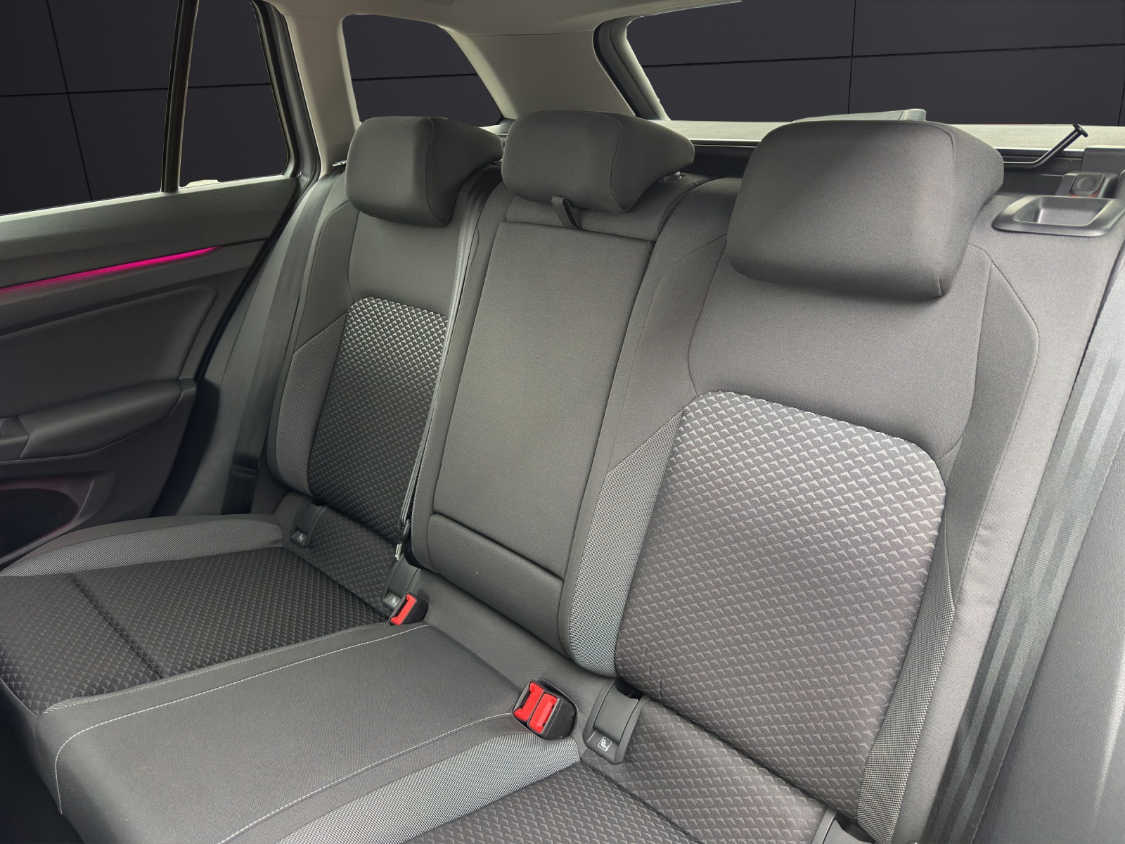 Fahrzeugabbildung Volkswagen Golf VIII Variant eTSI Active DSG NAVI AppConnect