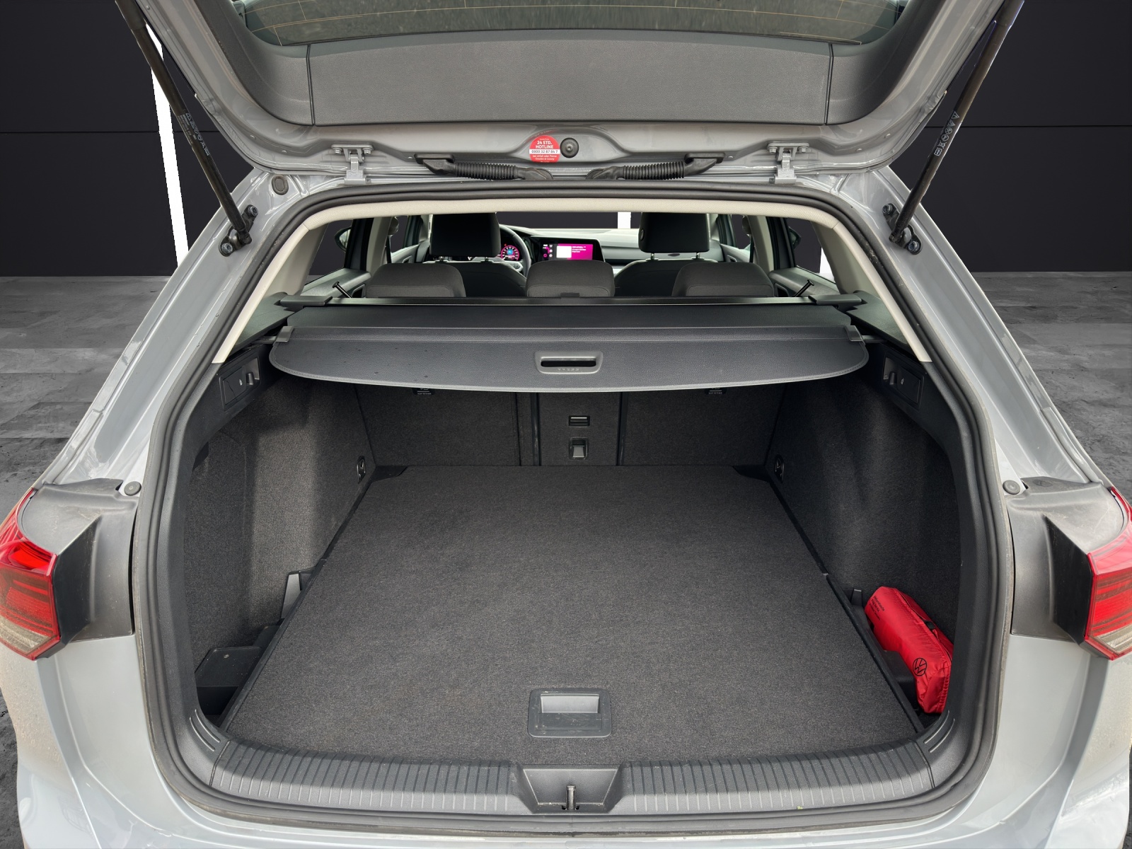 Fahrzeugabbildung Volkswagen Golf VIII Variant eTSI Active DSG NAVI AppConnect