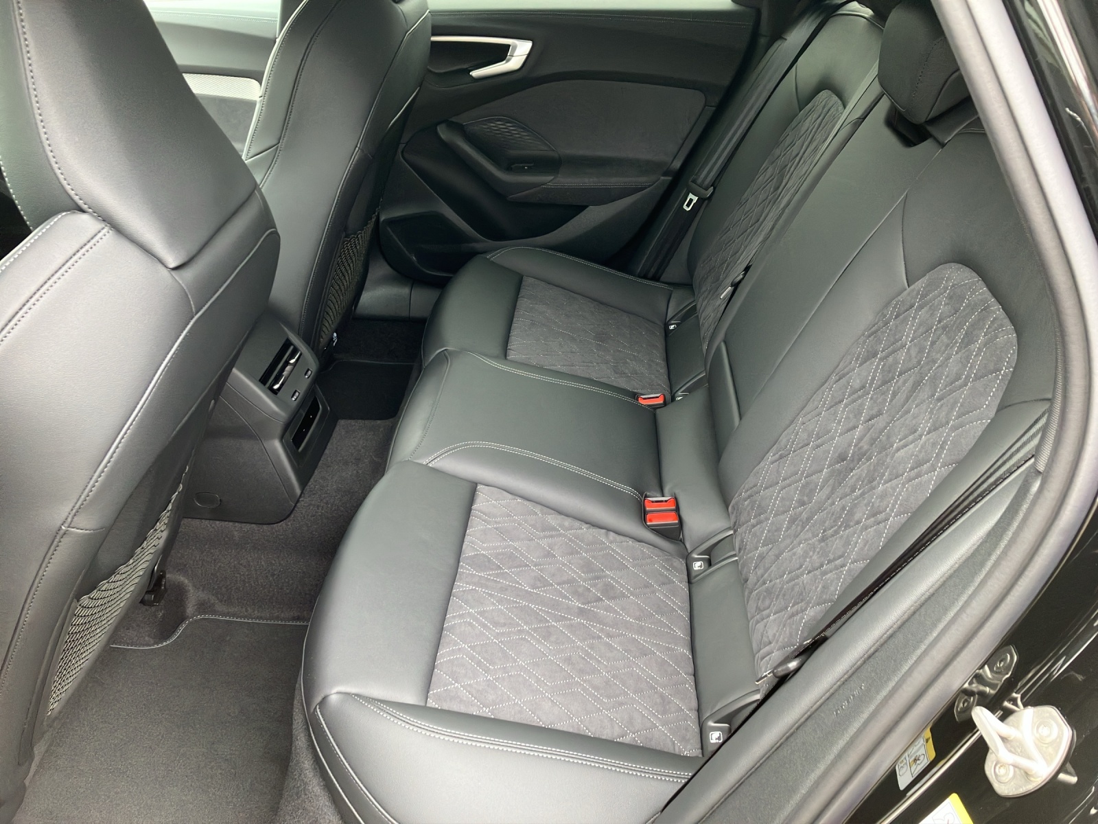 Fahrzeugabbildung Audi Audi A5 Avant TFSI quattro 150 kW edition one