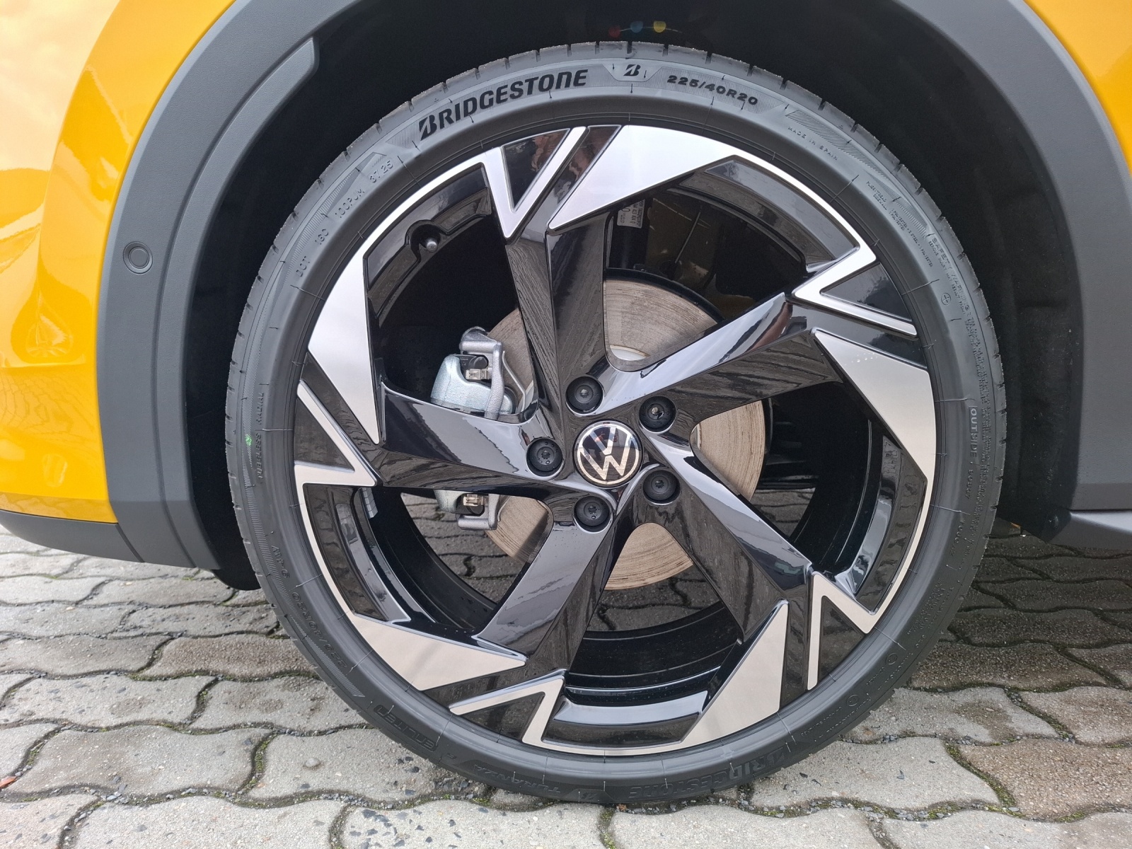 Fahrzeugabbildung Volkswagen T-Roc R-Line LED DAB ACC