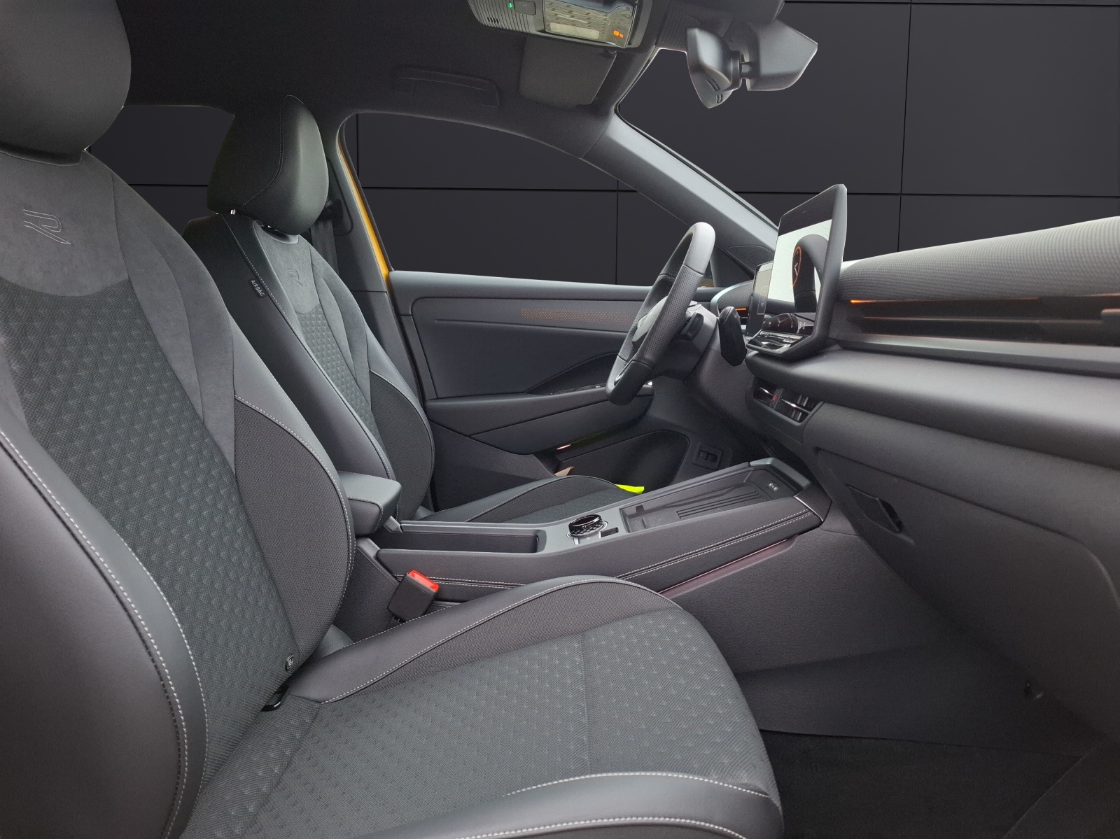 Fahrzeugabbildung Volkswagen T-Roc R-Line LED DAB ACC