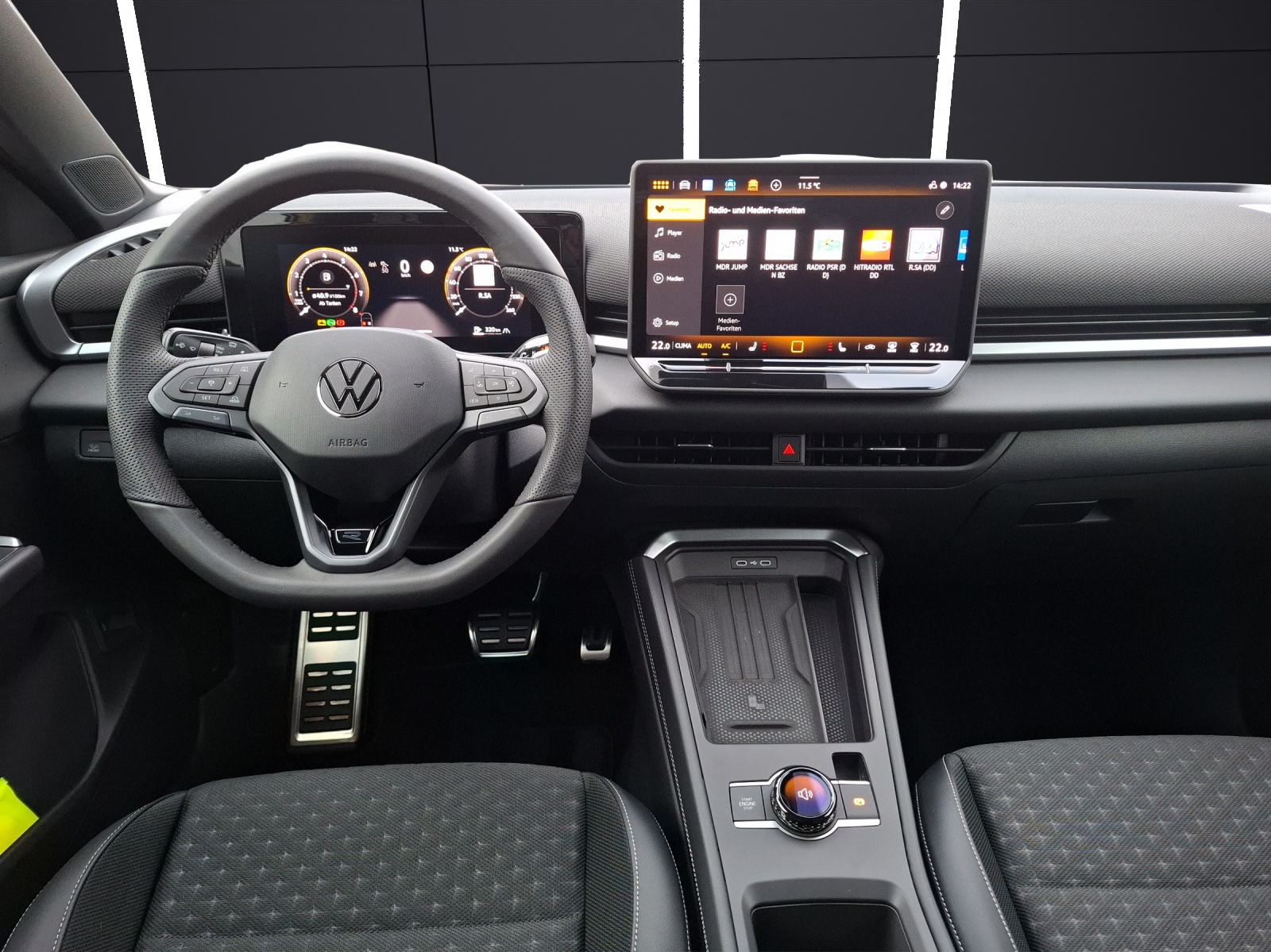 Fahrzeugabbildung Volkswagen T-Roc R-Line LED DAB ACC