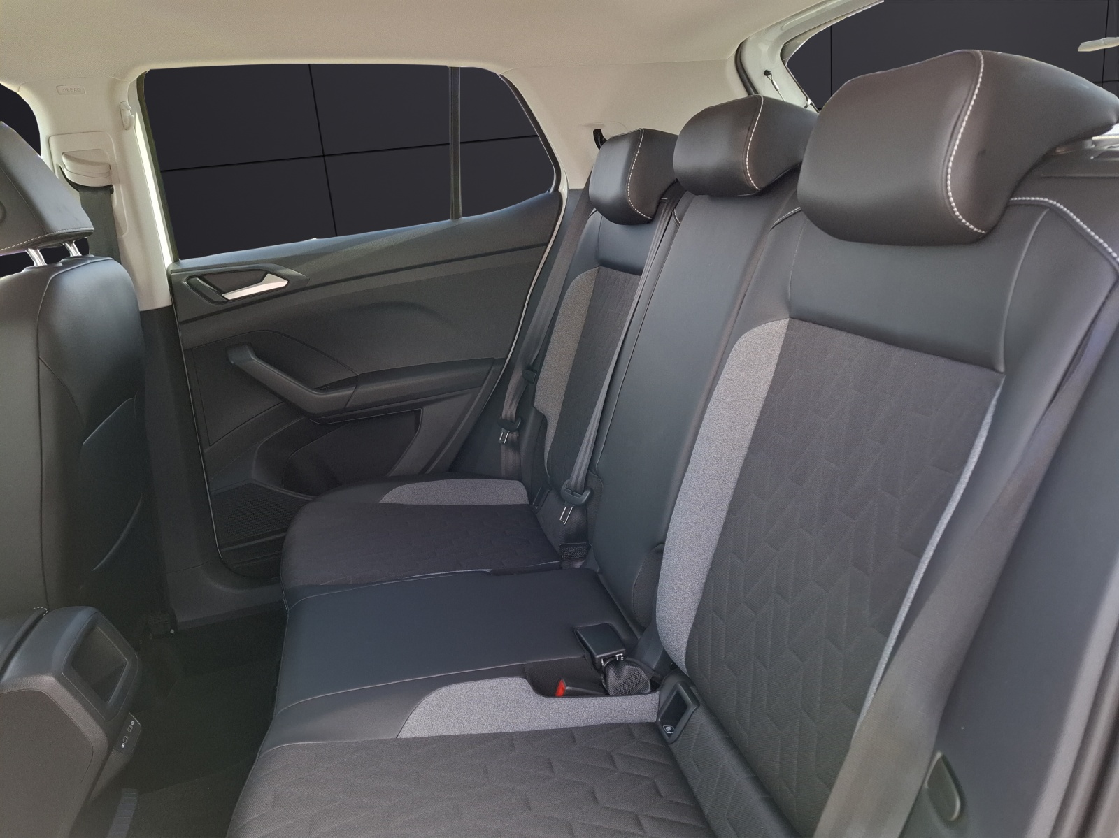 Fahrzeugabbildung Volkswagen T-Cross 1.5l TSI Goal IQ-LED NAVI KESSY KAMERA