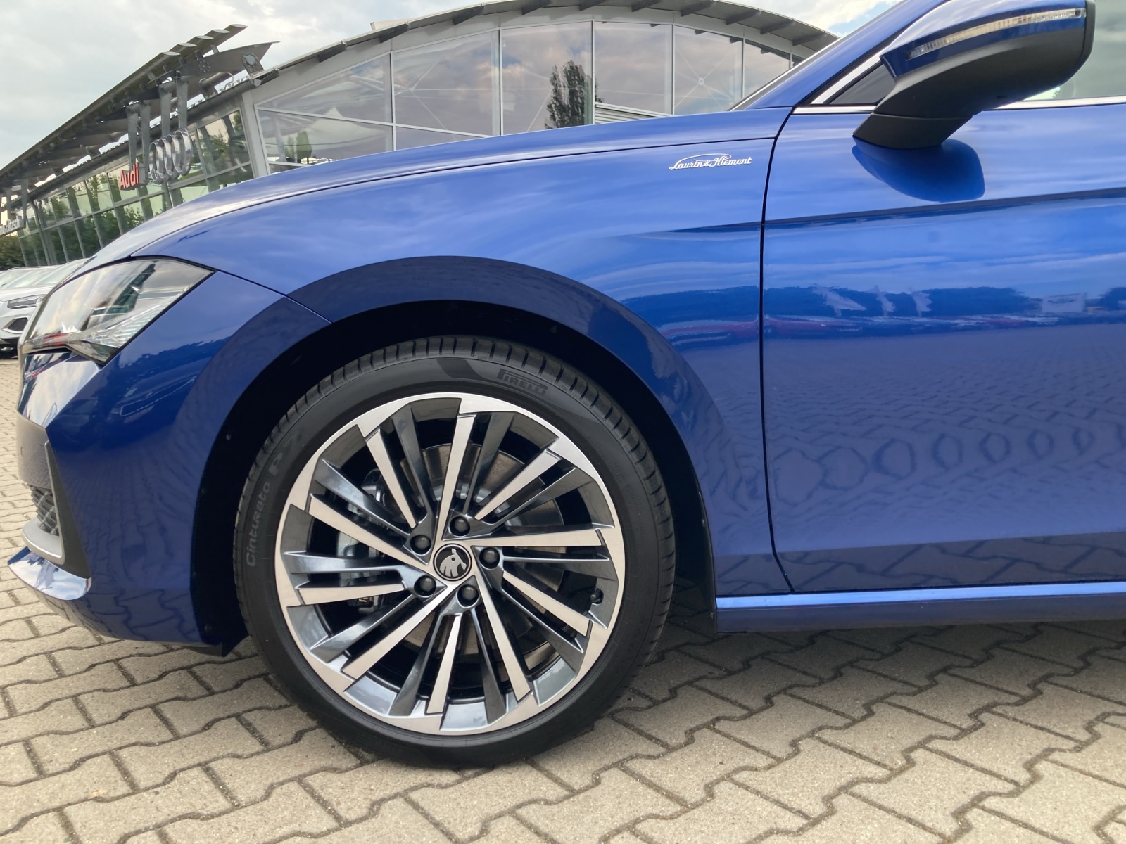 Fahrzeugabbildung SKODA Superb Combi L&K 2.0 TDI 142kW 4x4 L&K Matrix, Standheizung, AHZV