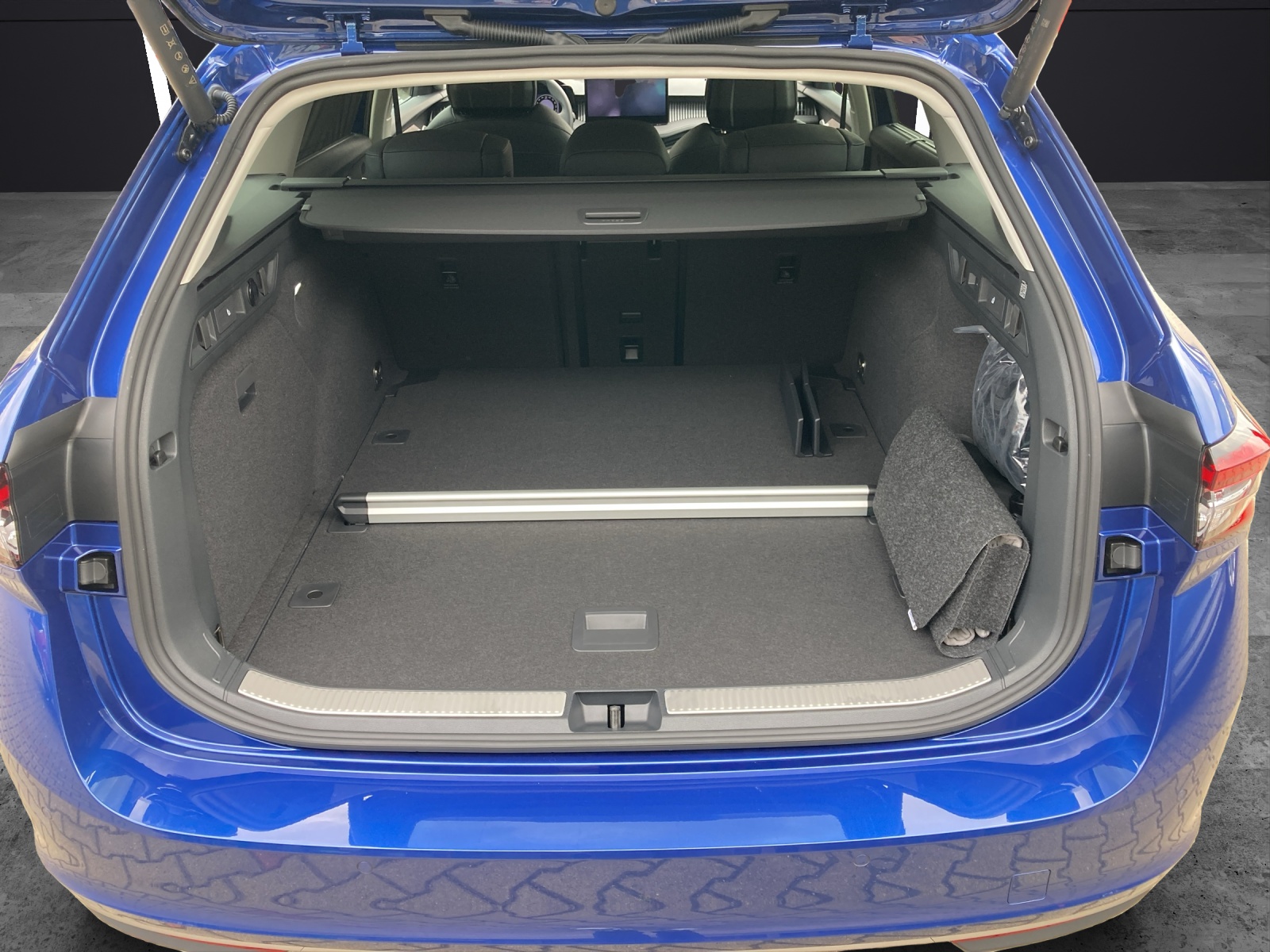 Fahrzeugabbildung SKODA Superb Combi L&K 2.0 TDI 142kW 4x4 L&K Matrix, Standheizung, AHZV