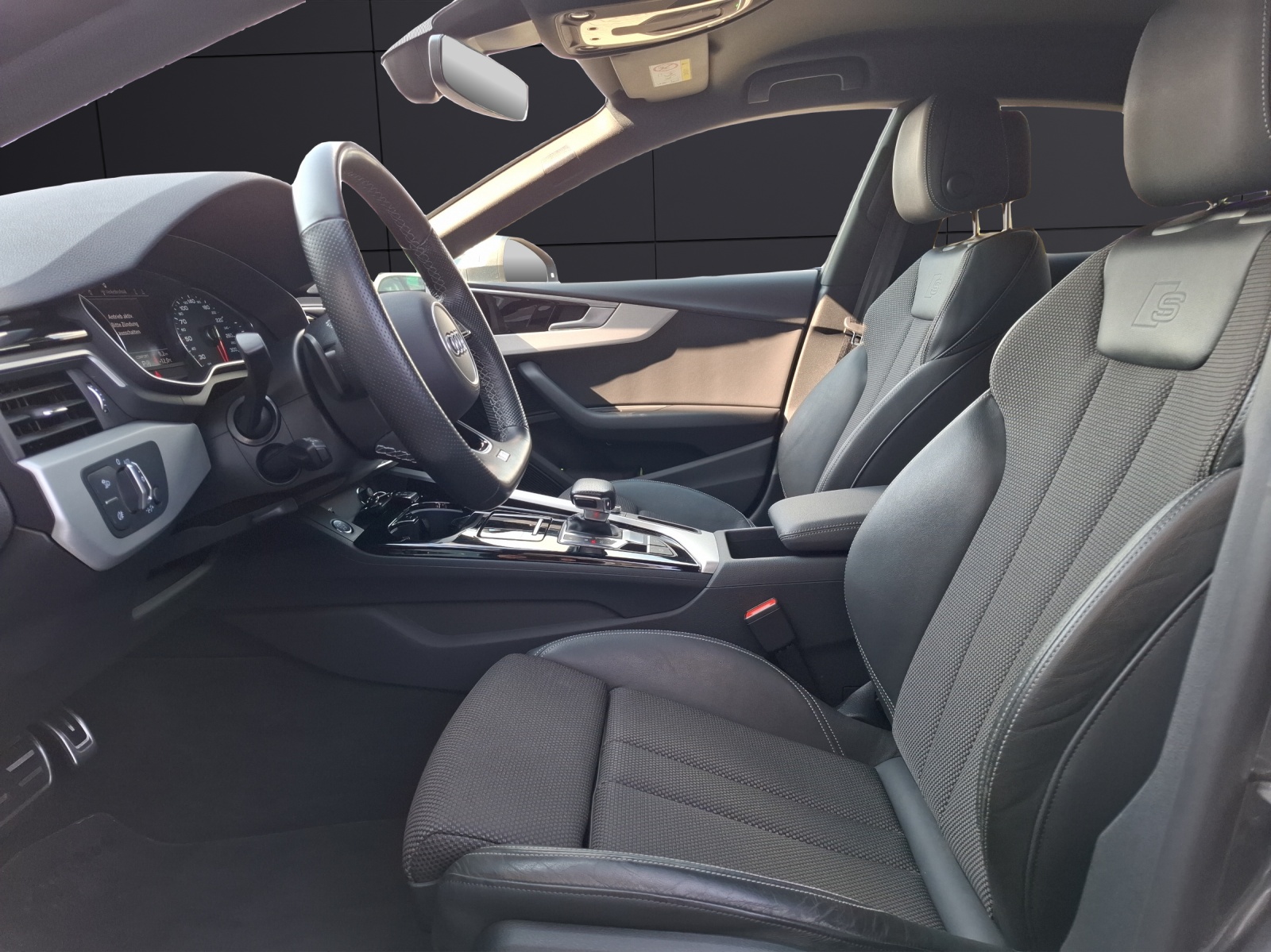 Fahrzeugabbildung Audi A5 Sportback 45 TFSI S-line S-tronic quattro Standhzg. Matrix AHK Navi B&O SH