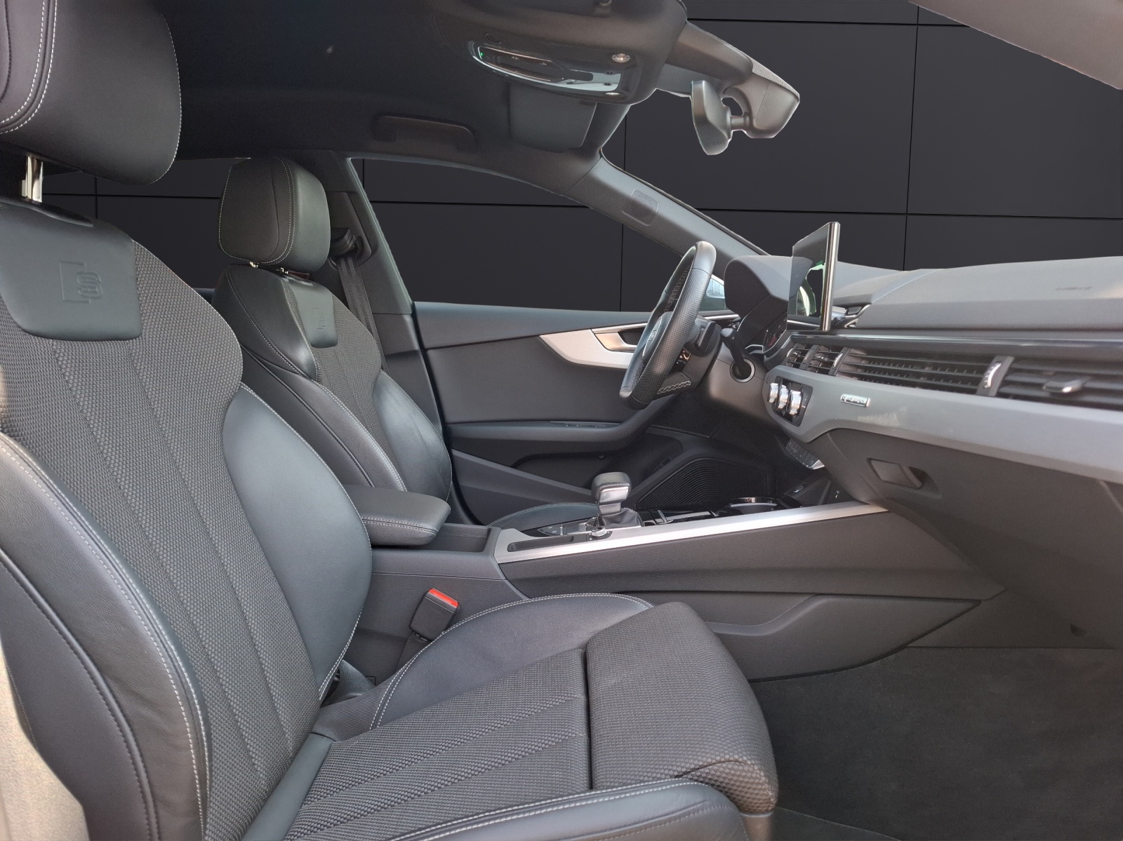 Fahrzeugabbildung Audi A5 Sportback 45 TFSI S-line S-tronic quattro Standhzg. Matrix AHK Navi B&O SH