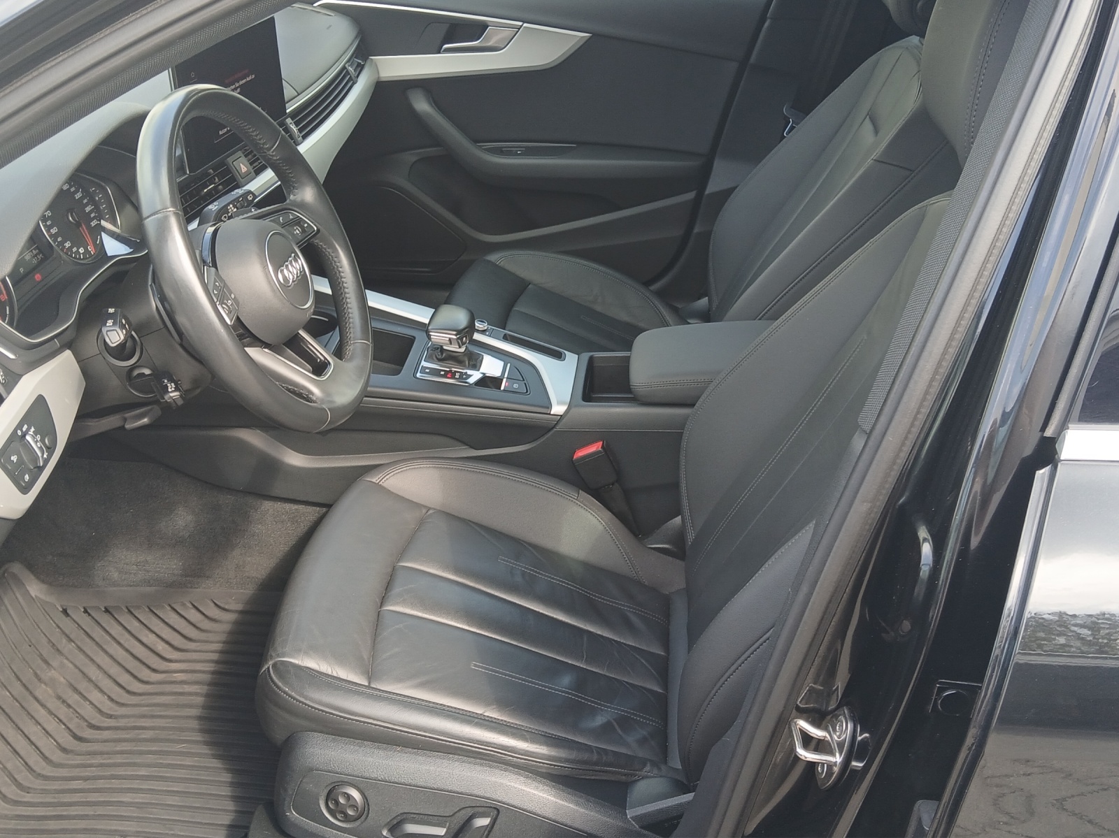 Fahrzeugabbildung Audi A4 Avant 35 TFSI advanced S-tronic LED Navi Leder ACC RFK SH