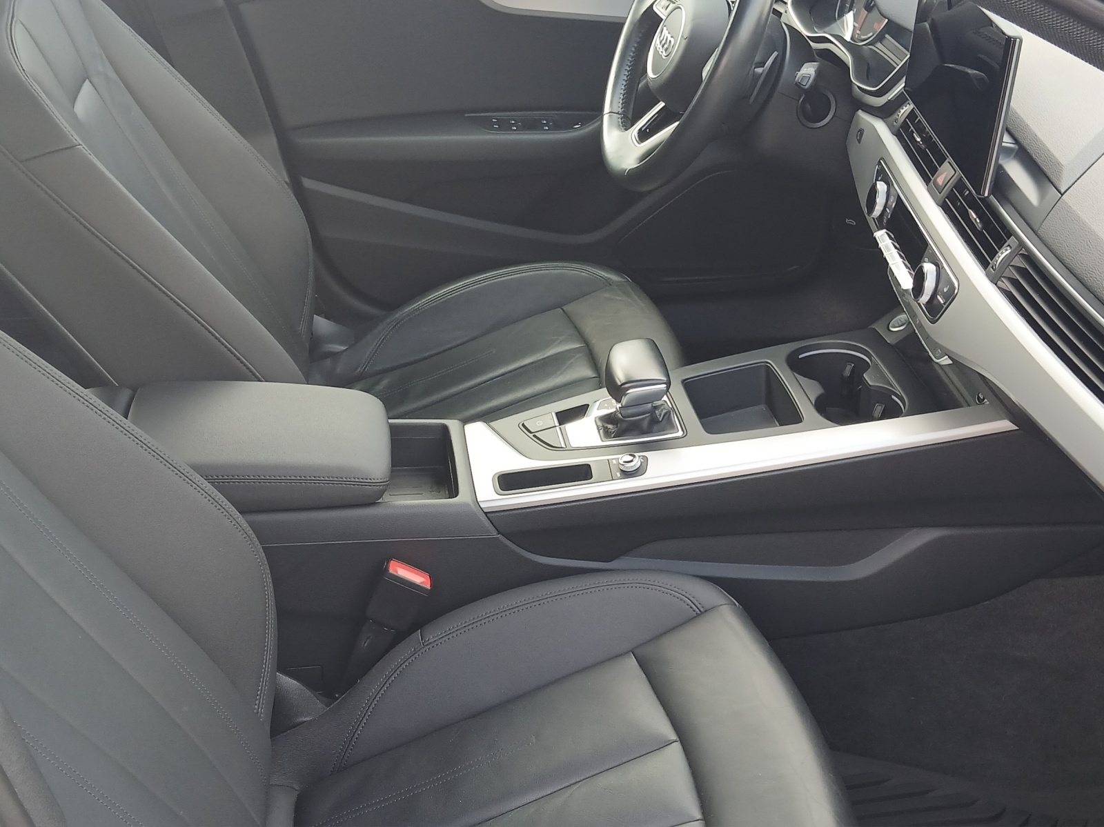 Fahrzeugabbildung Audi A4 Avant 35 TFSI advanced S-tronic LED Navi Leder ACC RFK SH