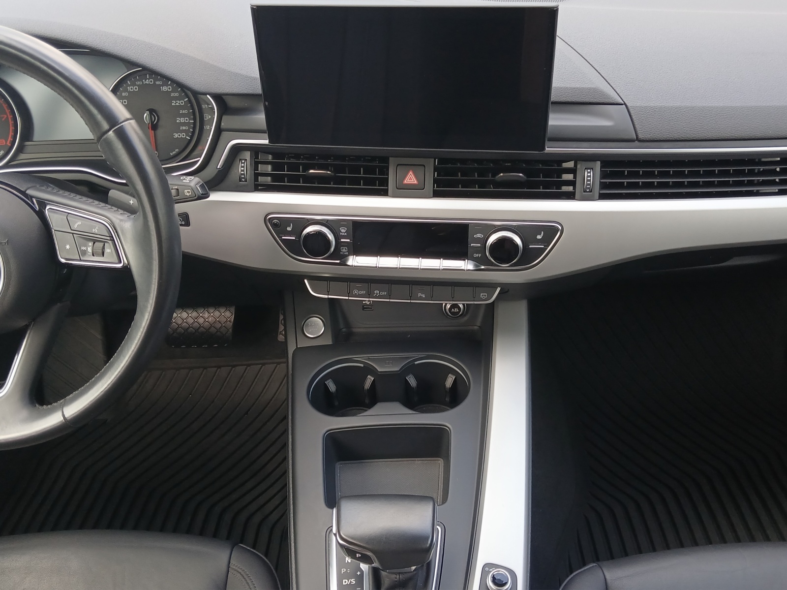 Fahrzeugabbildung Audi A4 Avant 35 TFSI advanced S-tronic LED Navi Leder ACC RFK SH