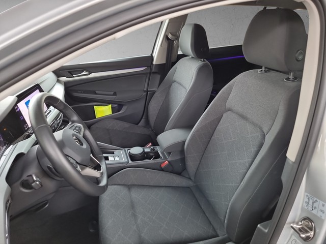 Fahrzeugabbildung Volkswagen Golf VIII Variant TDI DSG LED AHK Navi AID ACC PDC SH LM