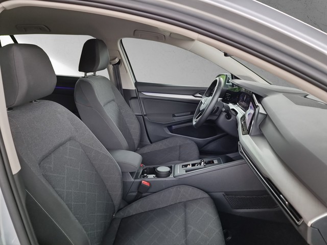 Fahrzeugabbildung Volkswagen Golf VIII Variant TDI DSG LED AHK Navi AID ACC PDC SH LM