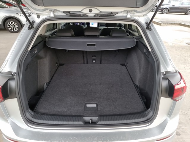 Fahrzeugabbildung Volkswagen Golf VIII Variant TDI DSG LED AHK Navi AID ACC PDC SH LM