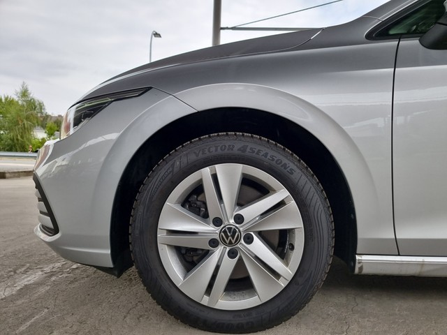 Fahrzeugabbildung Volkswagen Golf VIII Variant TDI DSG LED AHK Navi AID ACC PDC SH LM