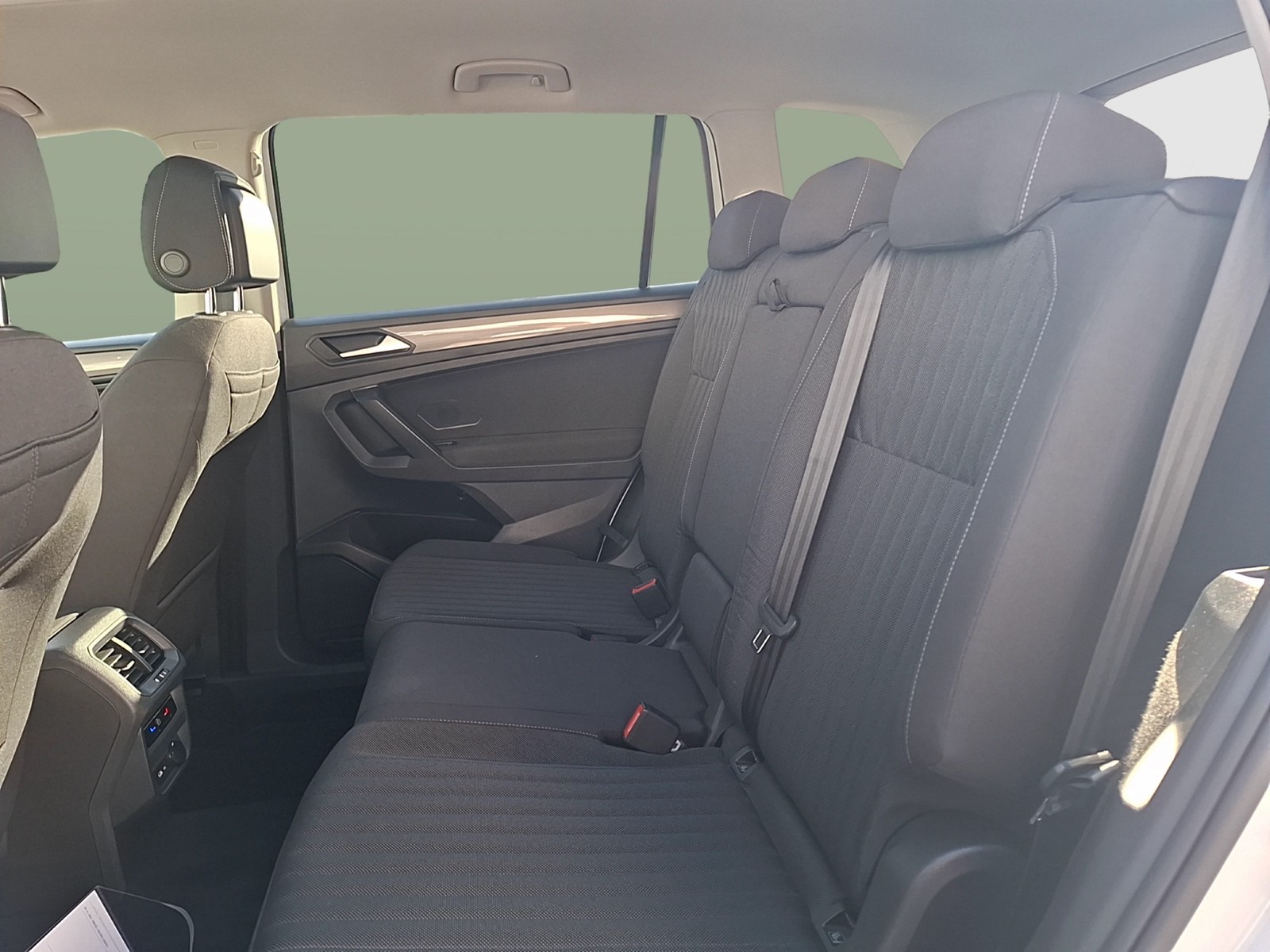 Fahrzeugabbildung Volkswagen Tiguan Allspace TSI Life DSG 7-Si LED Navi VC HUD ACC AHK SHZ